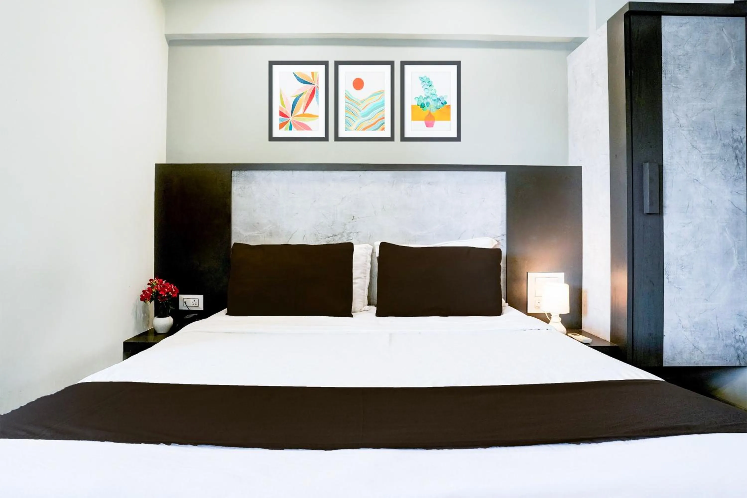 Bedroom, Bed in Super Townhouse Oak Vashi