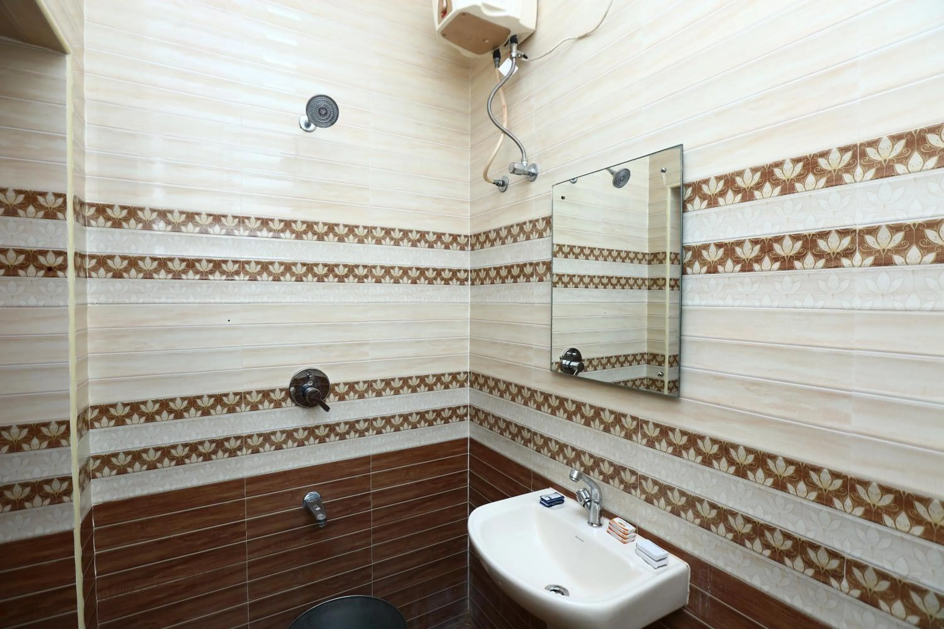 Shower in Ramana's Home Stay-Near Railway Station and Bus Stand