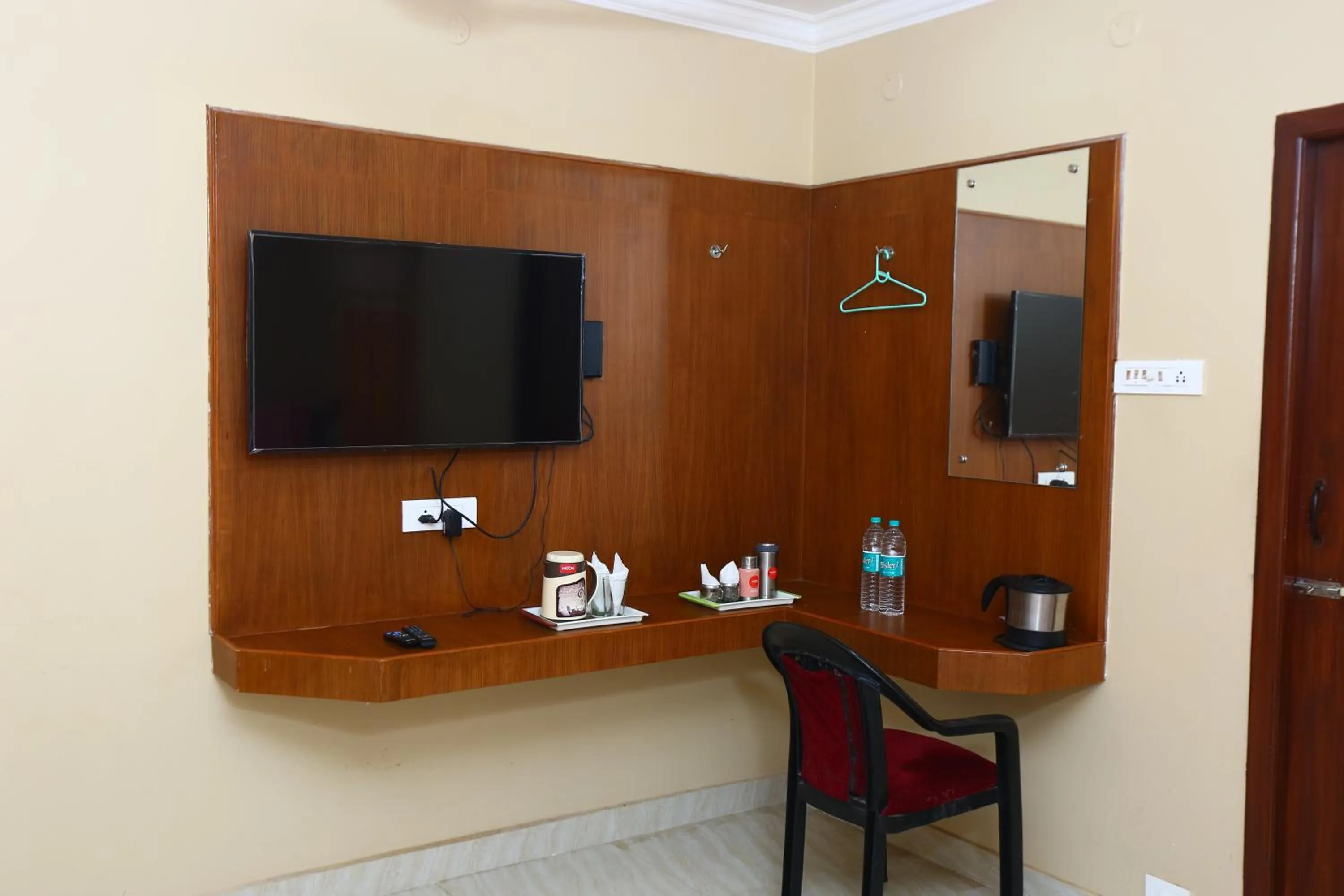 TV and multimedia in Ramana's Home Stay-Near Railway Station and Bus Stand