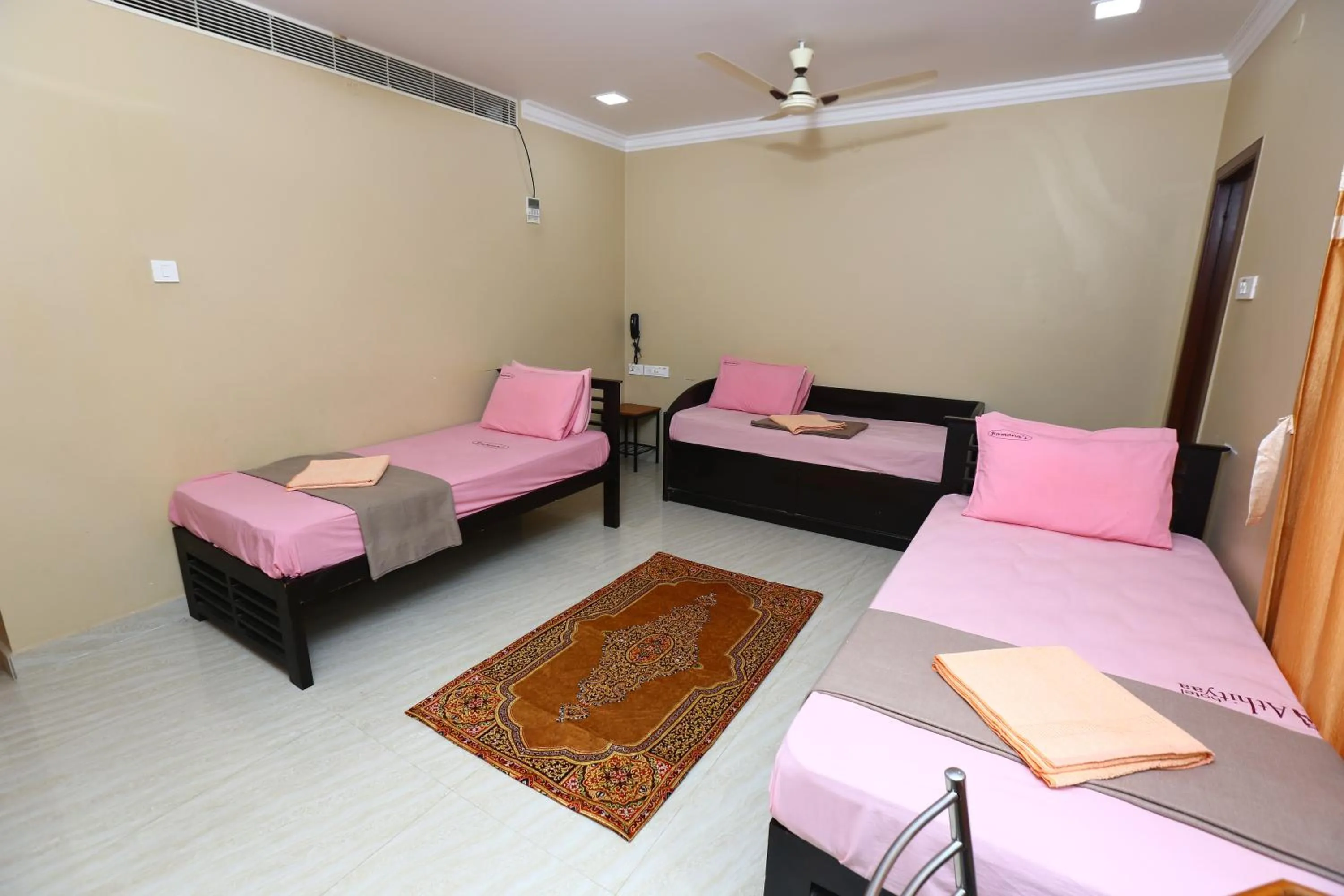 Bed in Ramana's Home Stay-Near Railway Station and Bus Stand