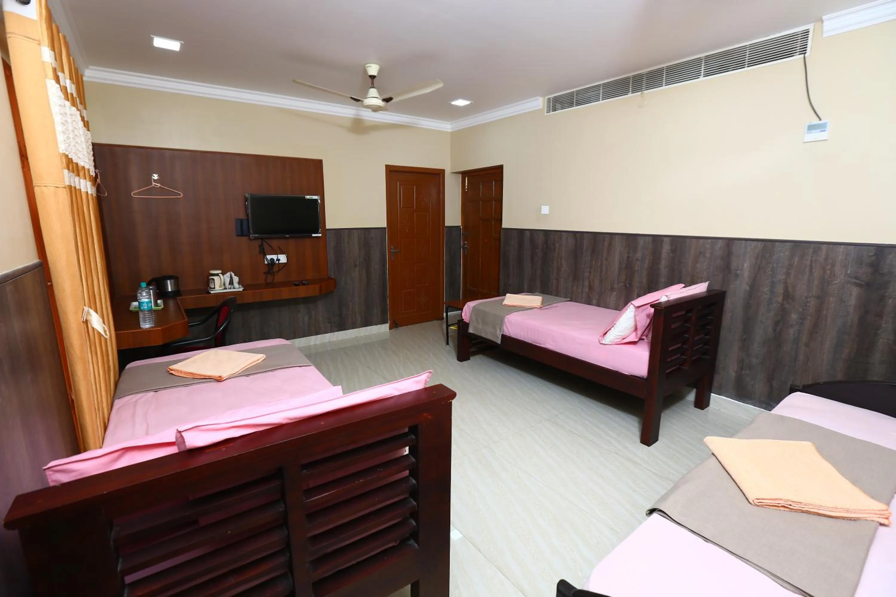 Bed in Ramana's Home Stay-Near Railway Station and Bus Stand