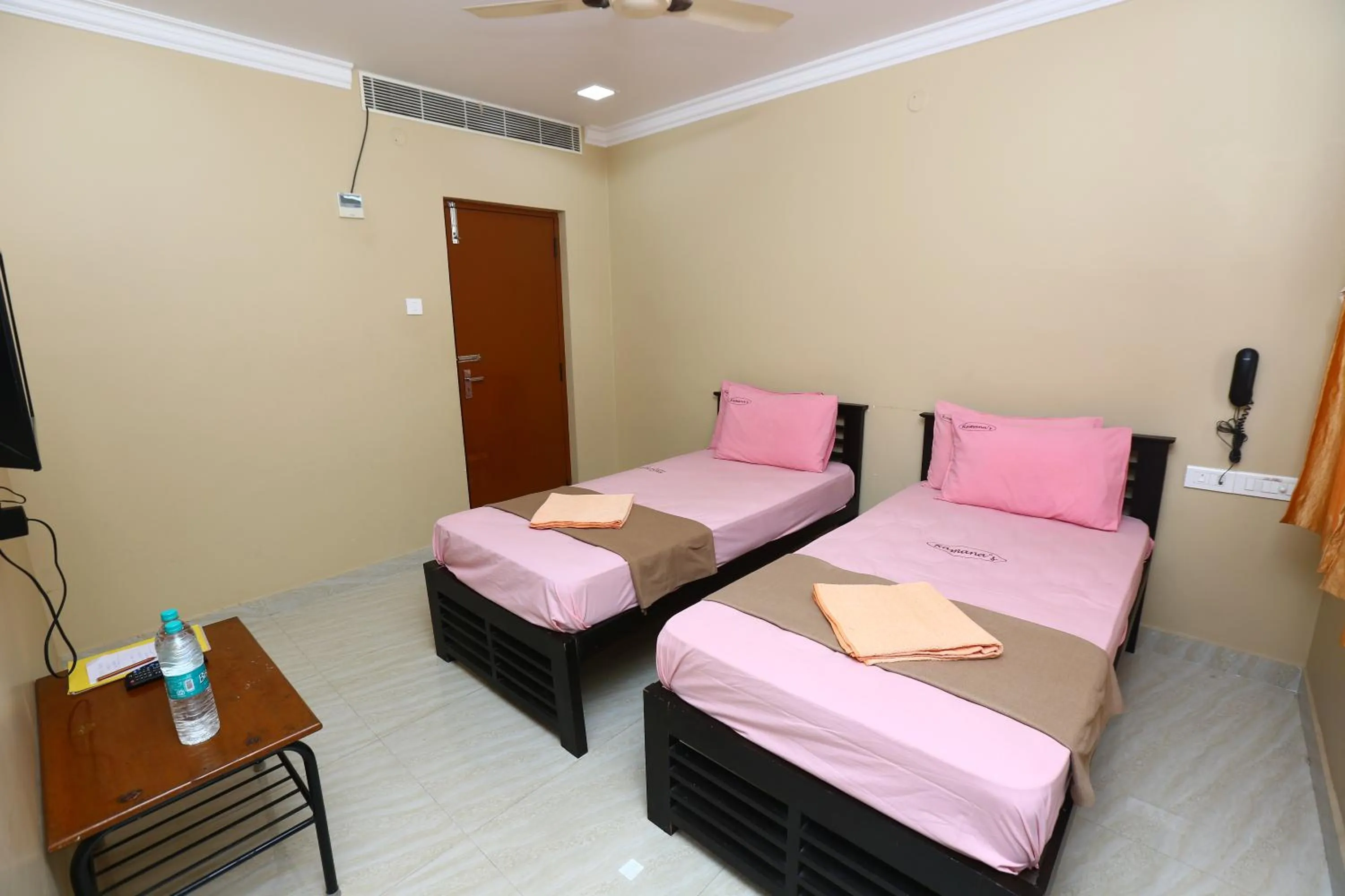 Bed in Ramana's Home Stay-Near Railway Station and Bus Stand