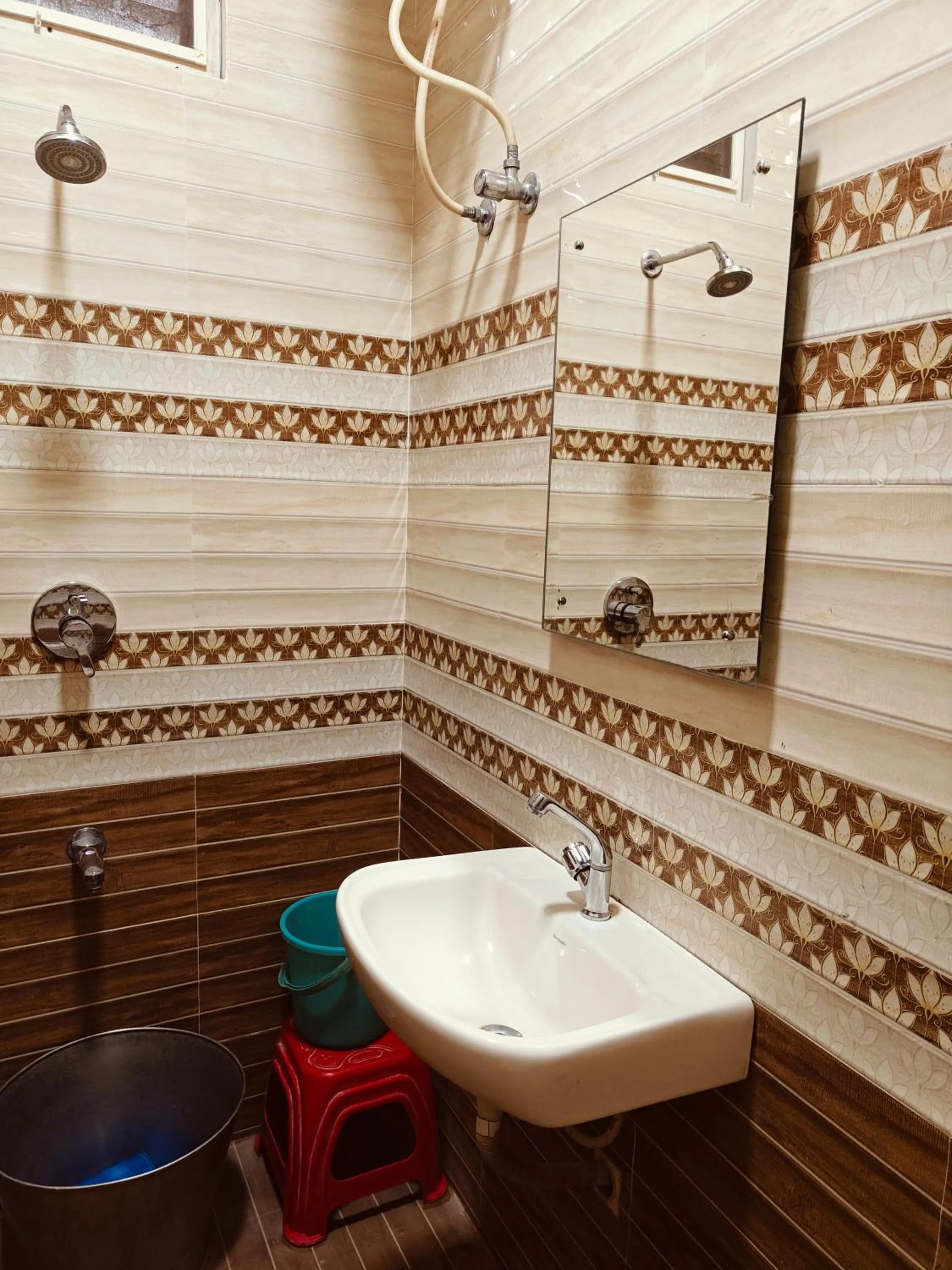 Shower in Ramana's Home Stay-Near Railway Station and Bus Stand