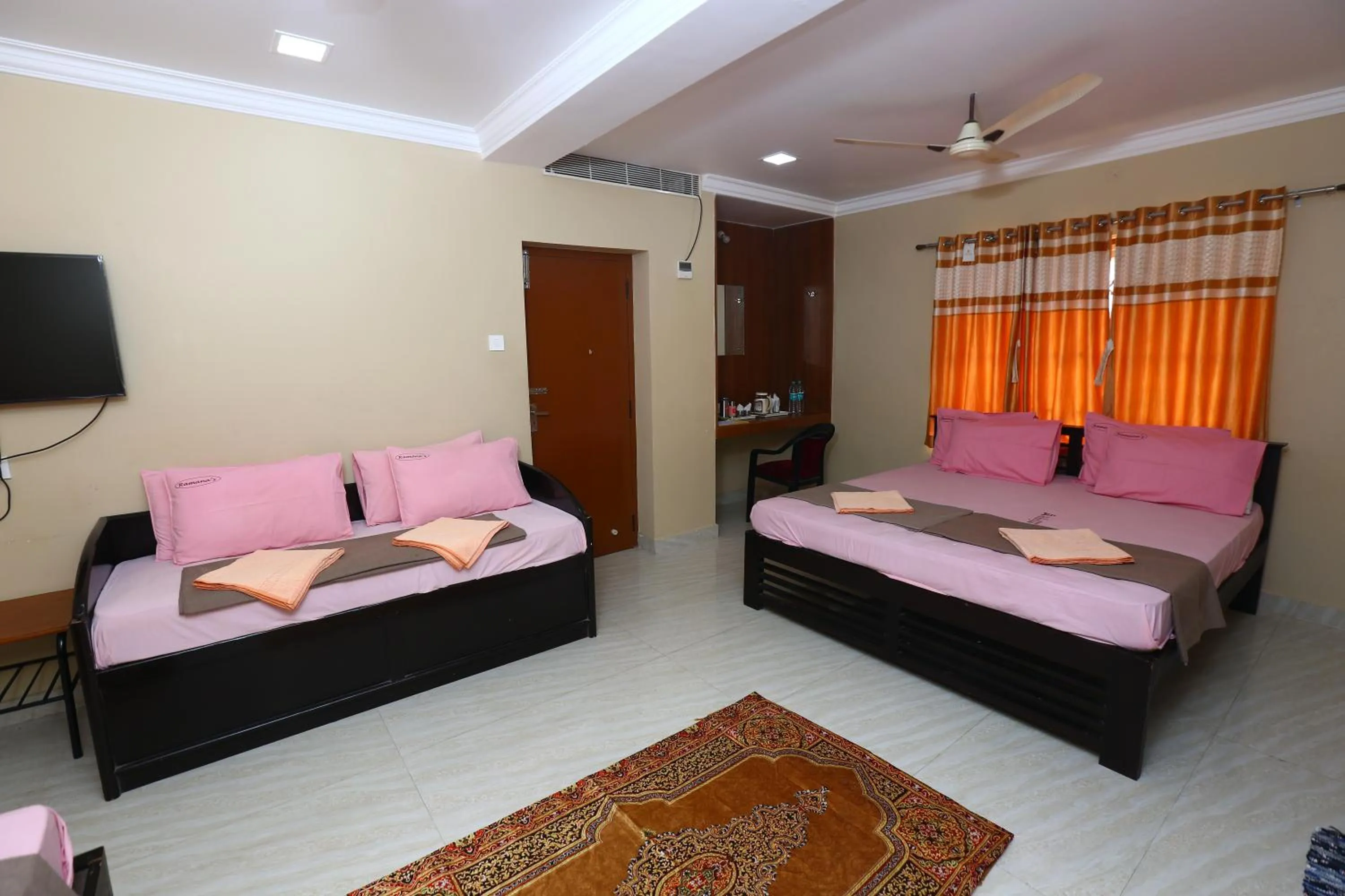 Bed in Ramana's Home Stay-Near Railway Station and Bus Stand