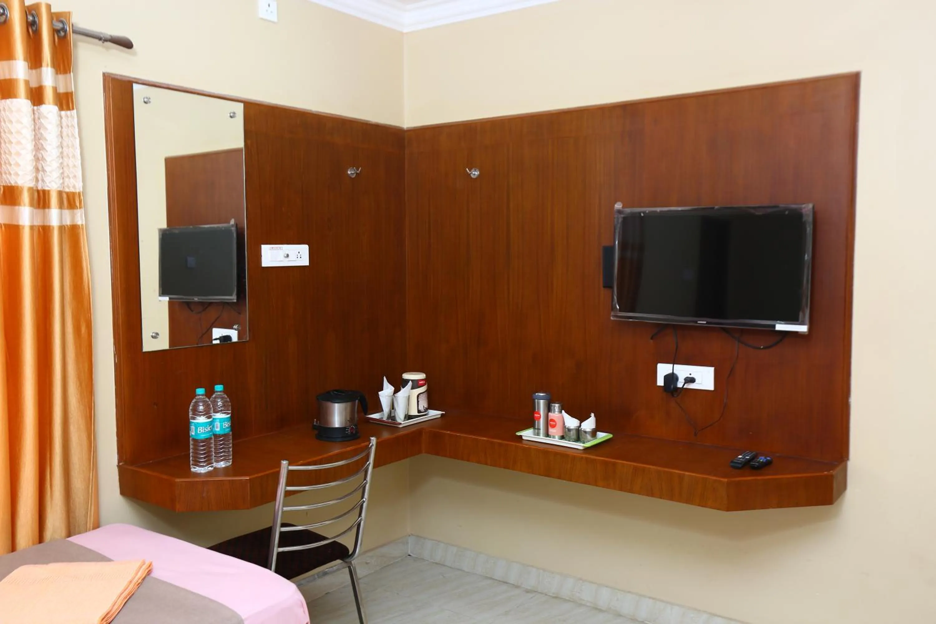 TV and multimedia in Ramana's Home Stay-Near Railway Station and Bus Stand