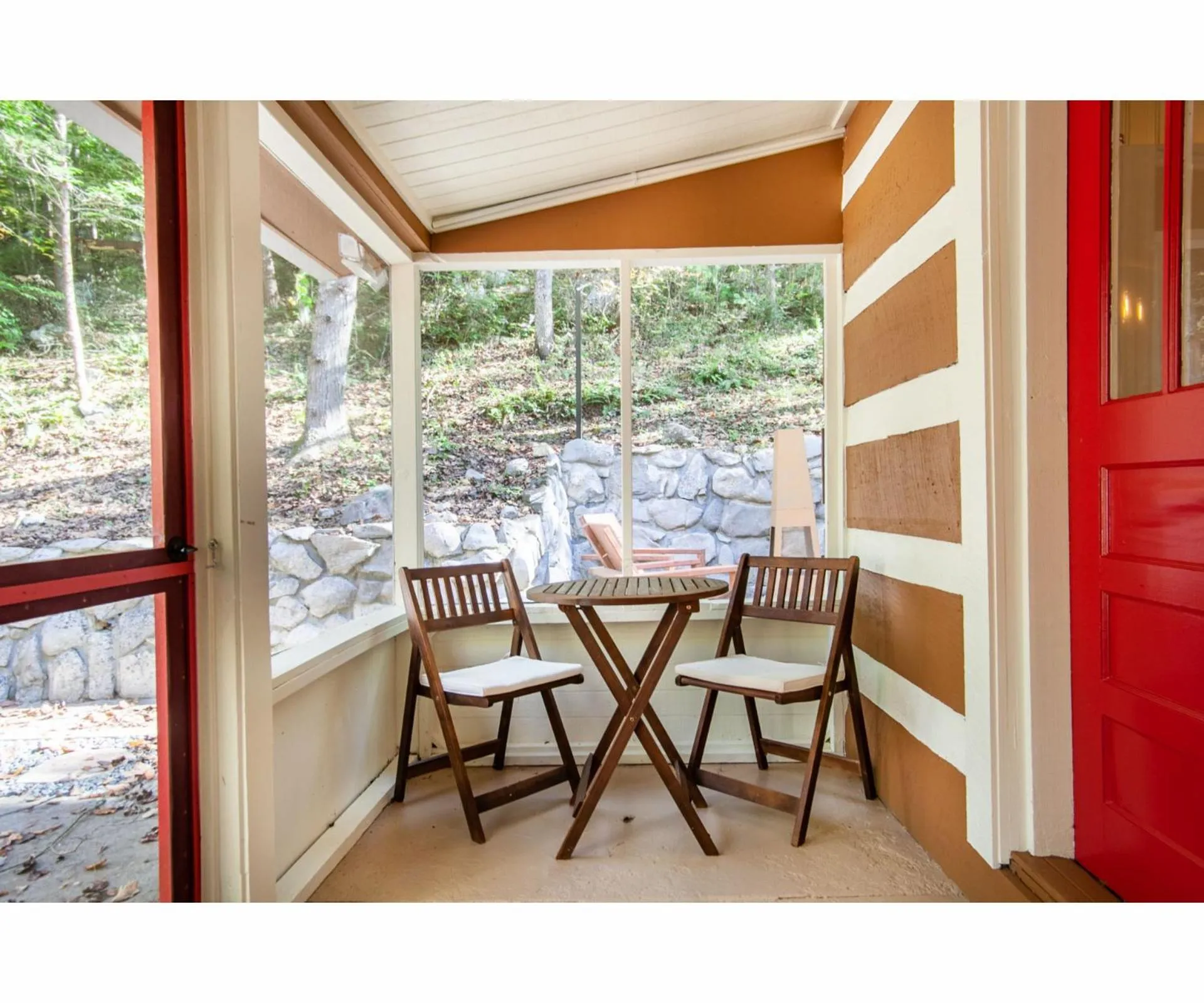 Facade/entrance in Beary Relaxing Cabin - Rustic with Outdoor Patio