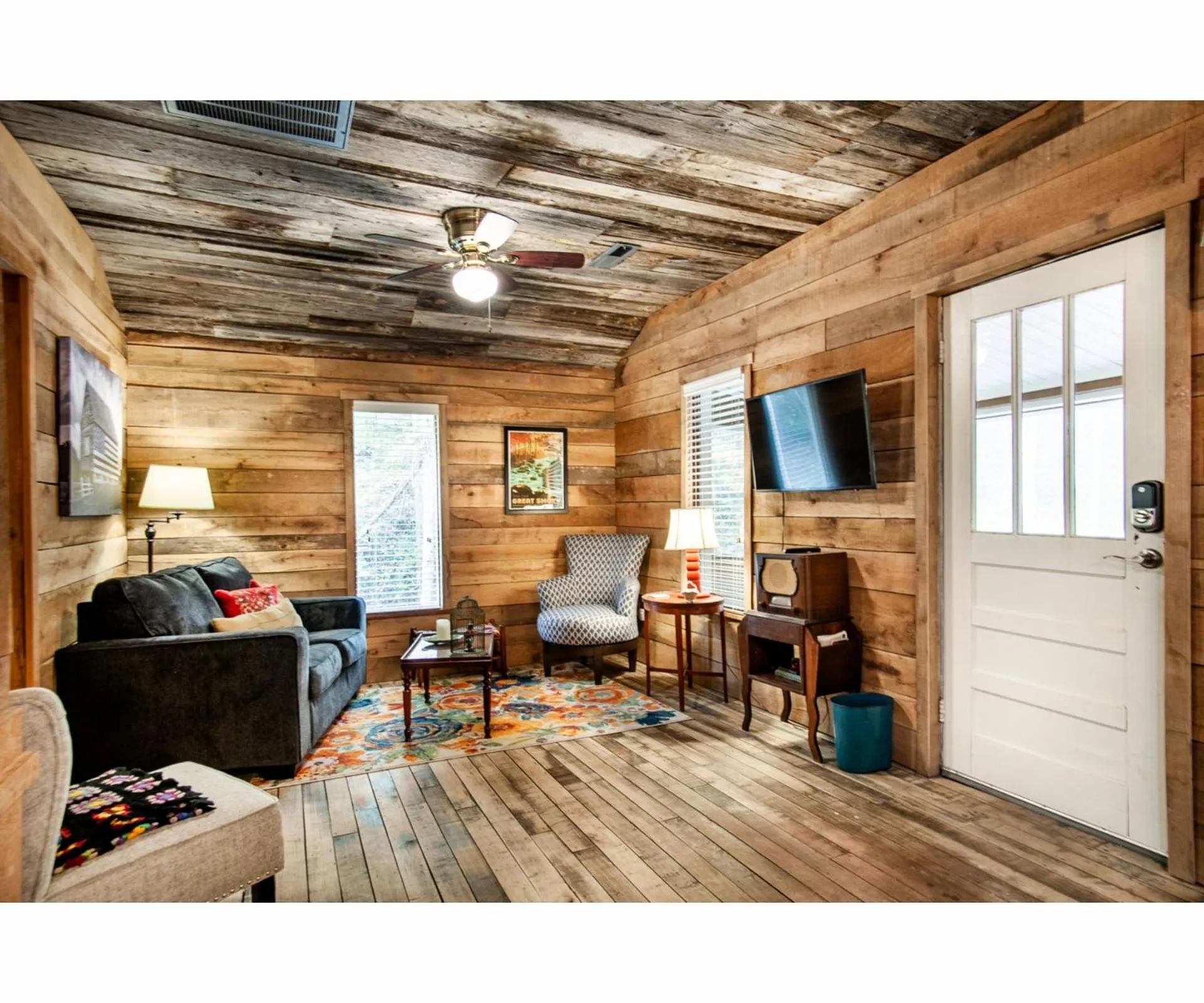 Living room in Beary Relaxing Cabin - Rustic with Outdoor Patio