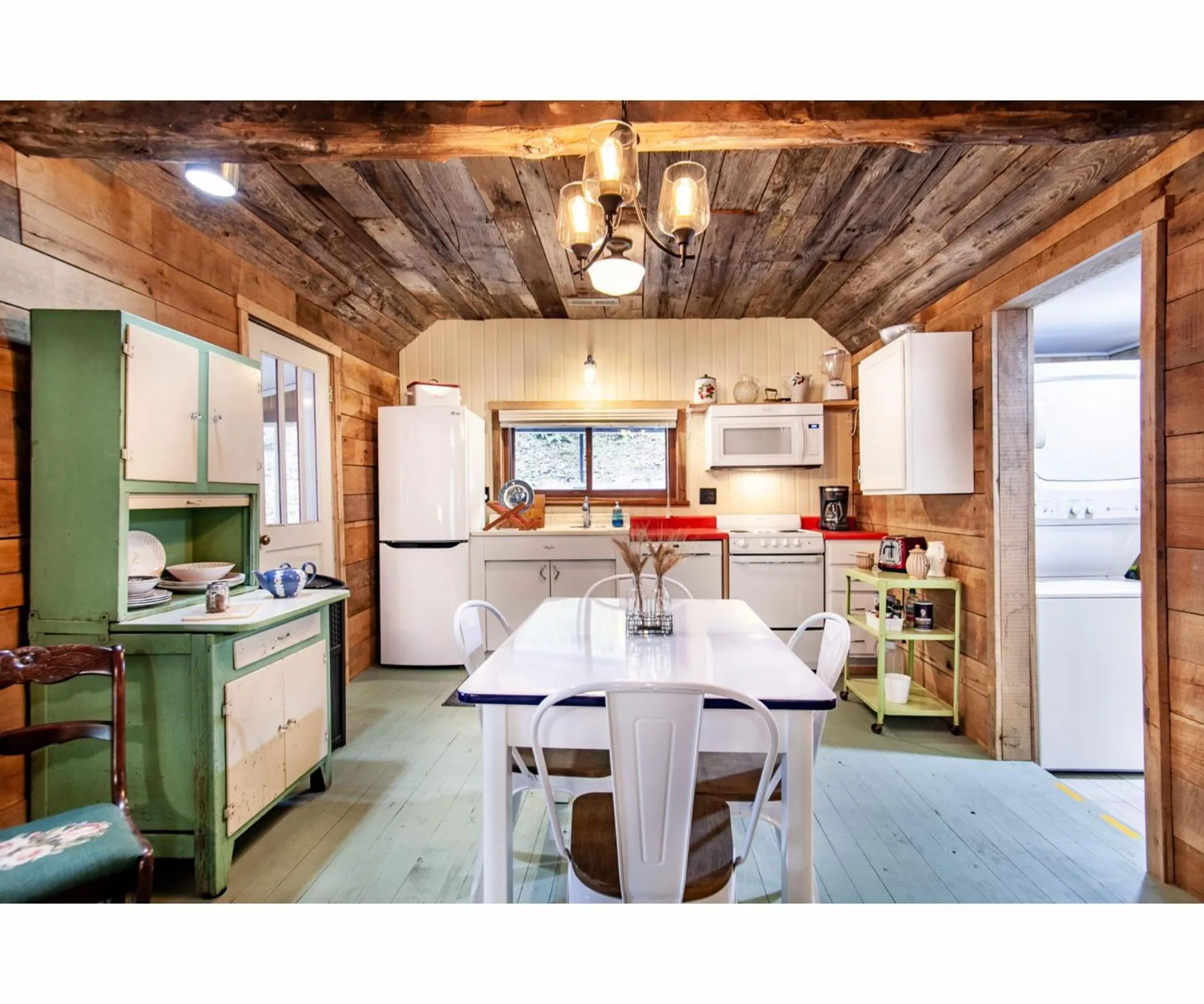 Dining area in Beary Relaxing Cabin - Rustic with Outdoor Patio