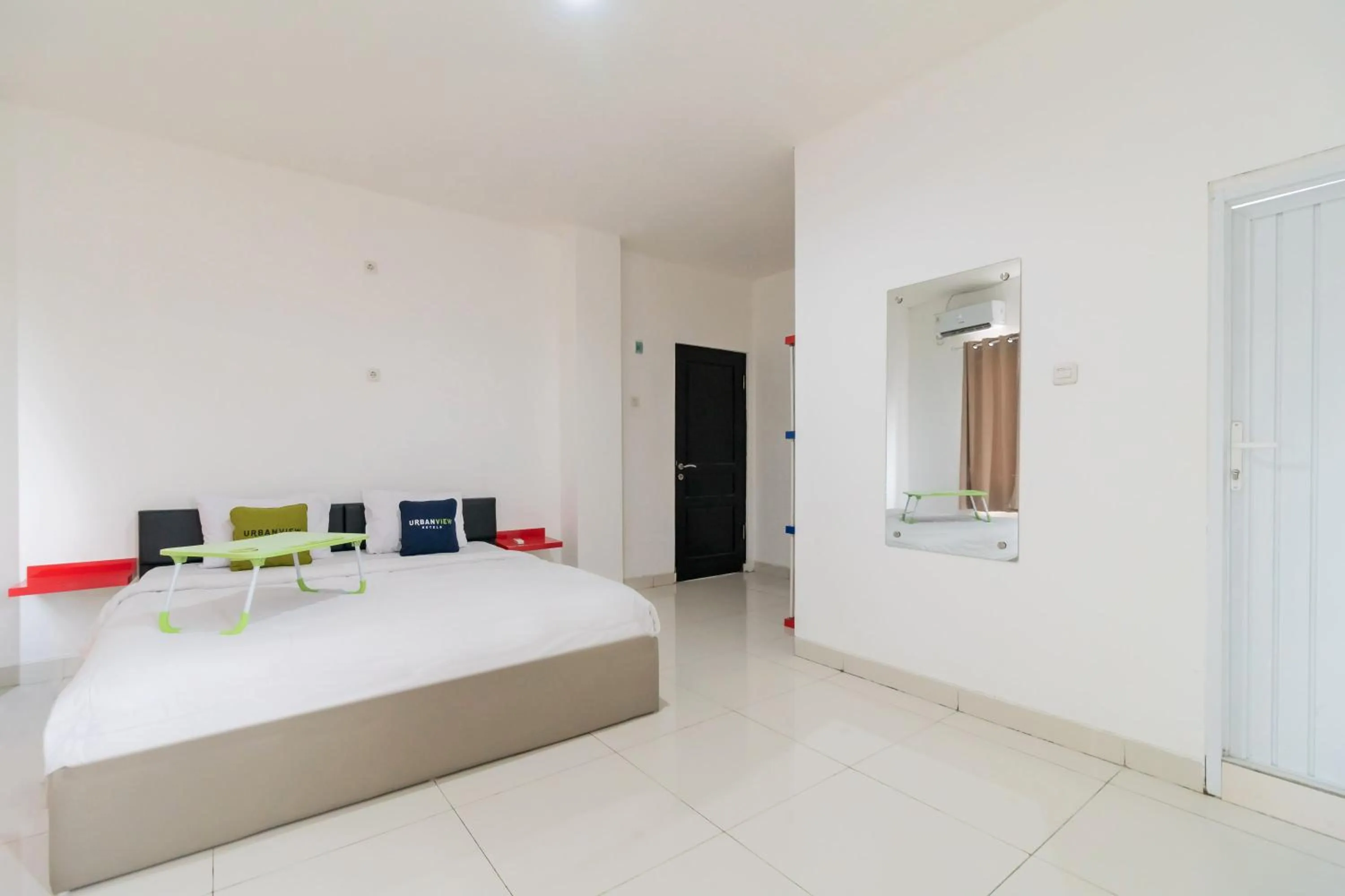 Bed in Urbanview Hotel Ephe Palembang by RedDoorz