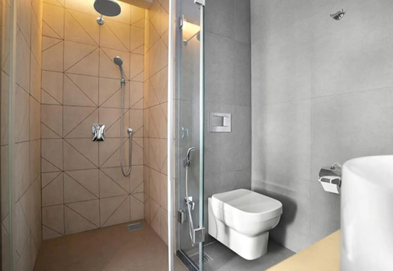 Bathroom in De Mandarin Hotel Goa