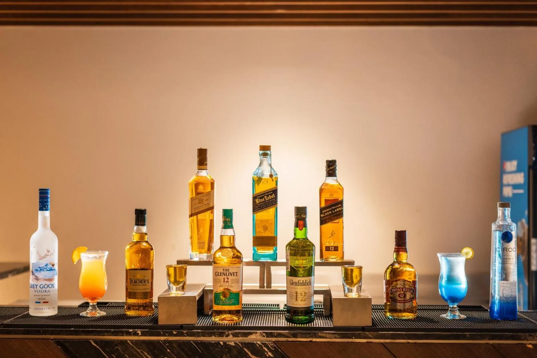 Lounge or bar in De Mandarin Hotel Goa