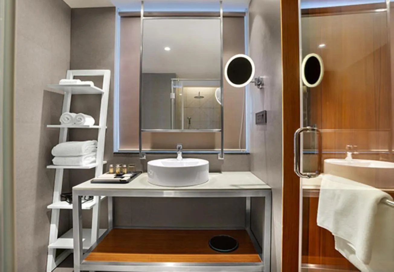 Bathroom in De Mandarin Hotel Goa