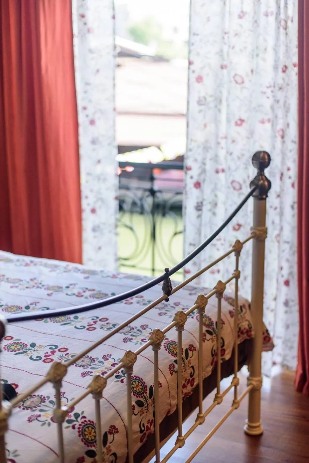 View (from property/room), Bed in RoomQuest Rimrabeang at Amphawa