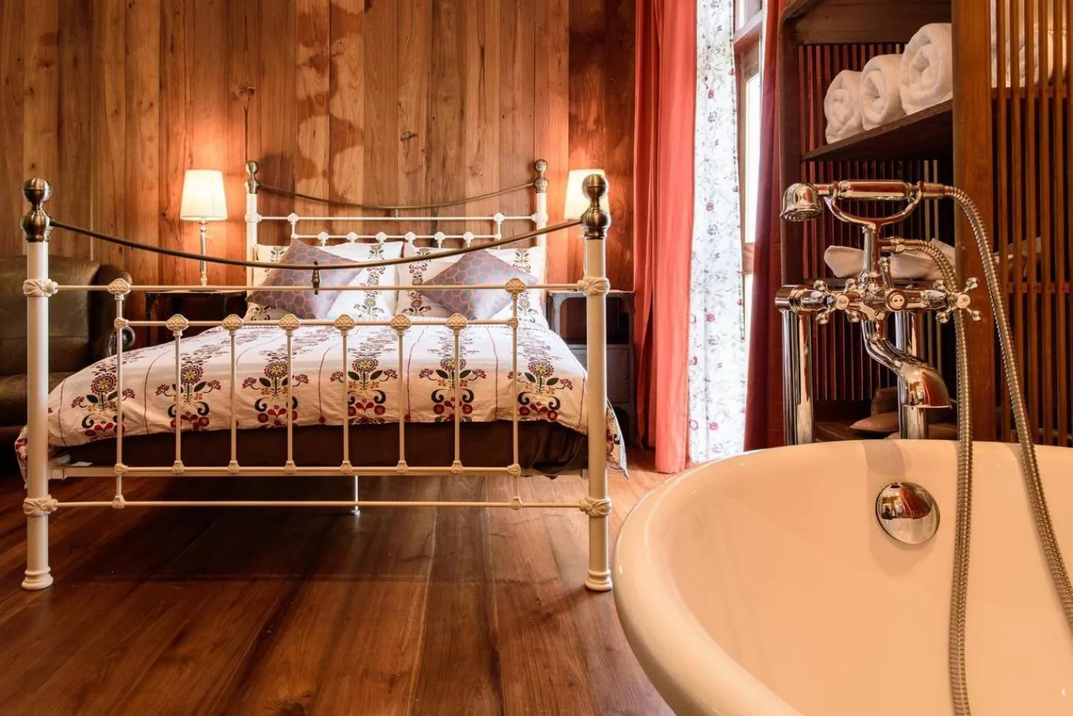 Bedroom, Bed in RoomQuest Rimrabeang at Amphawa