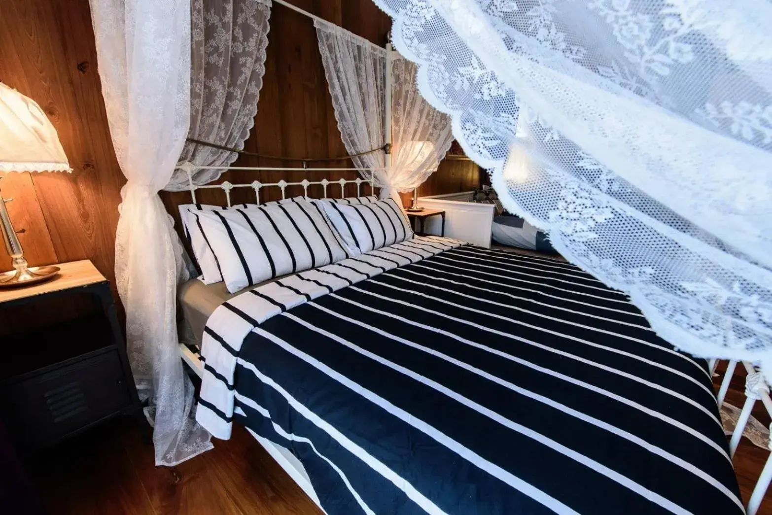 Quadruple Room with Bath in RoomQuest Rimrabeang at Amphawa Quadruple Room with Bath in RoomQuest Rimrabeang at Amphawa