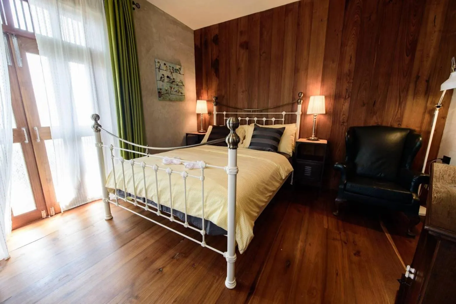 Bed in RoomQuest Rimrabeang at Amphawa