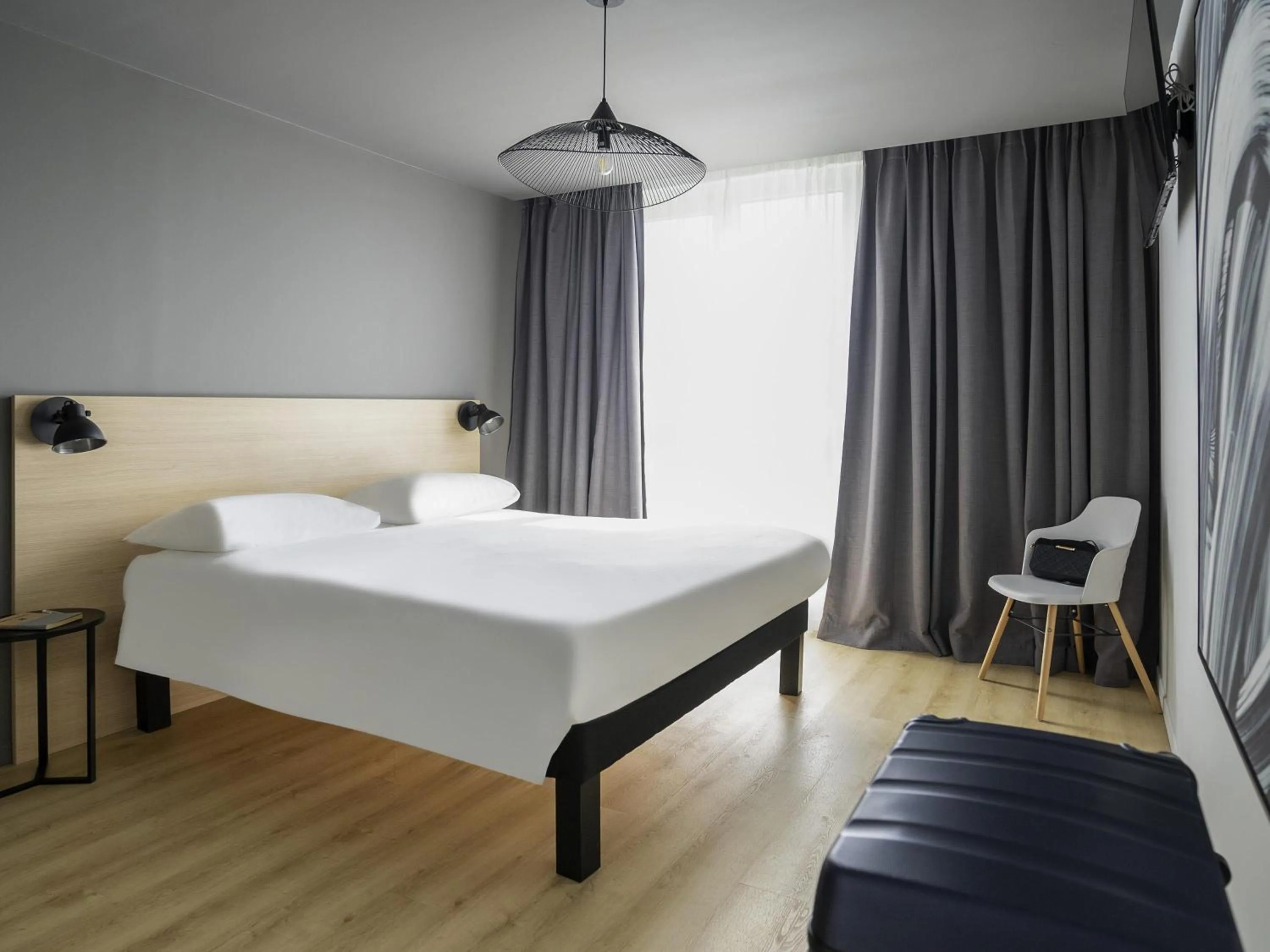 Bedroom, Bed in ibis Styles Lille Neuville en Ferrain