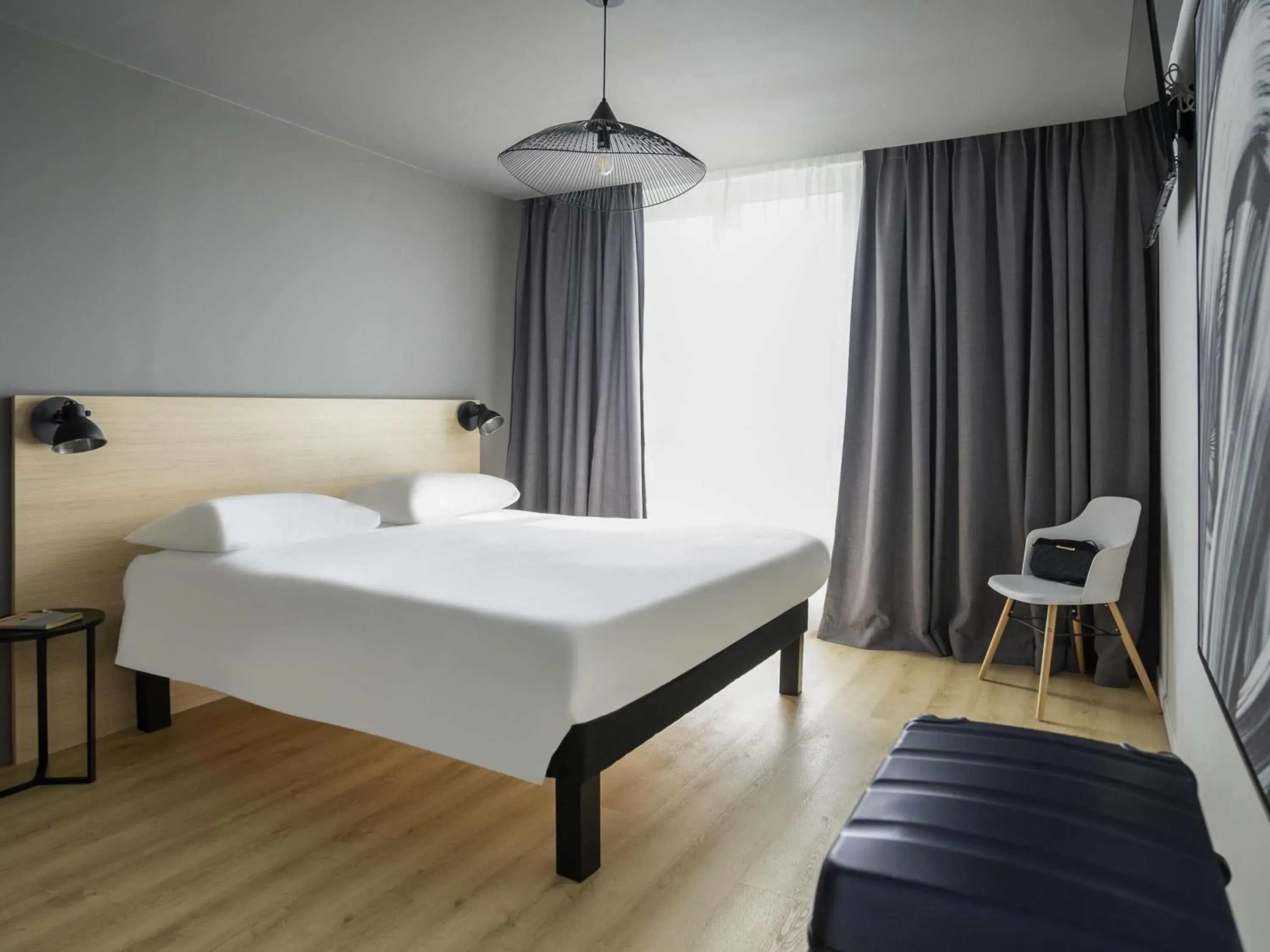 Family Suite with Double Bed and Sofa Bed in ibis Styles Lille Neuville en Ferrain Family Suite with Double Bed and Sofa Bed in ibis Styles Lille Neuville en Ferrain