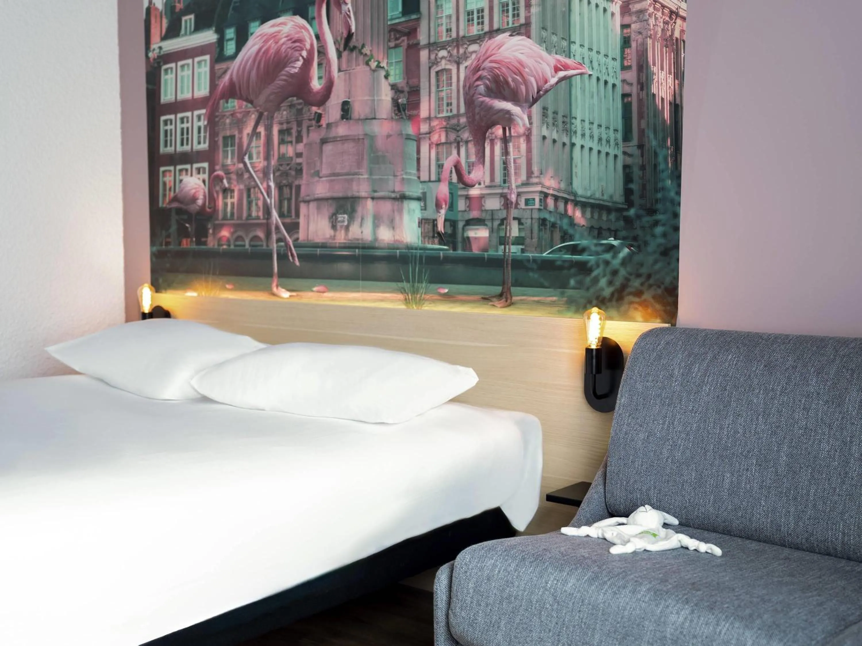 Bedroom, Bed in ibis Styles Lille Neuville en Ferrain