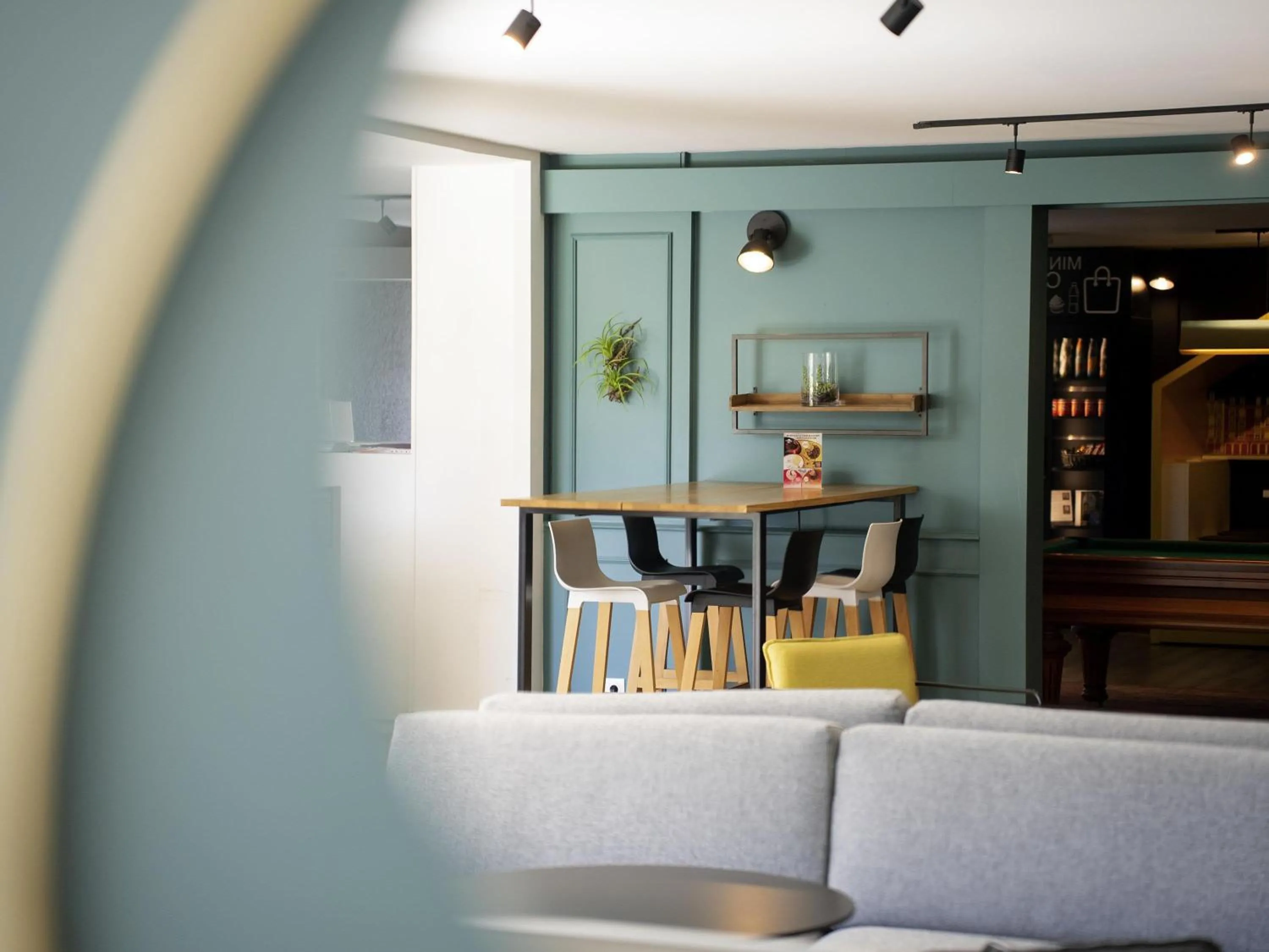 Lounge or bar in ibis Styles Lille Neuville en Ferrain