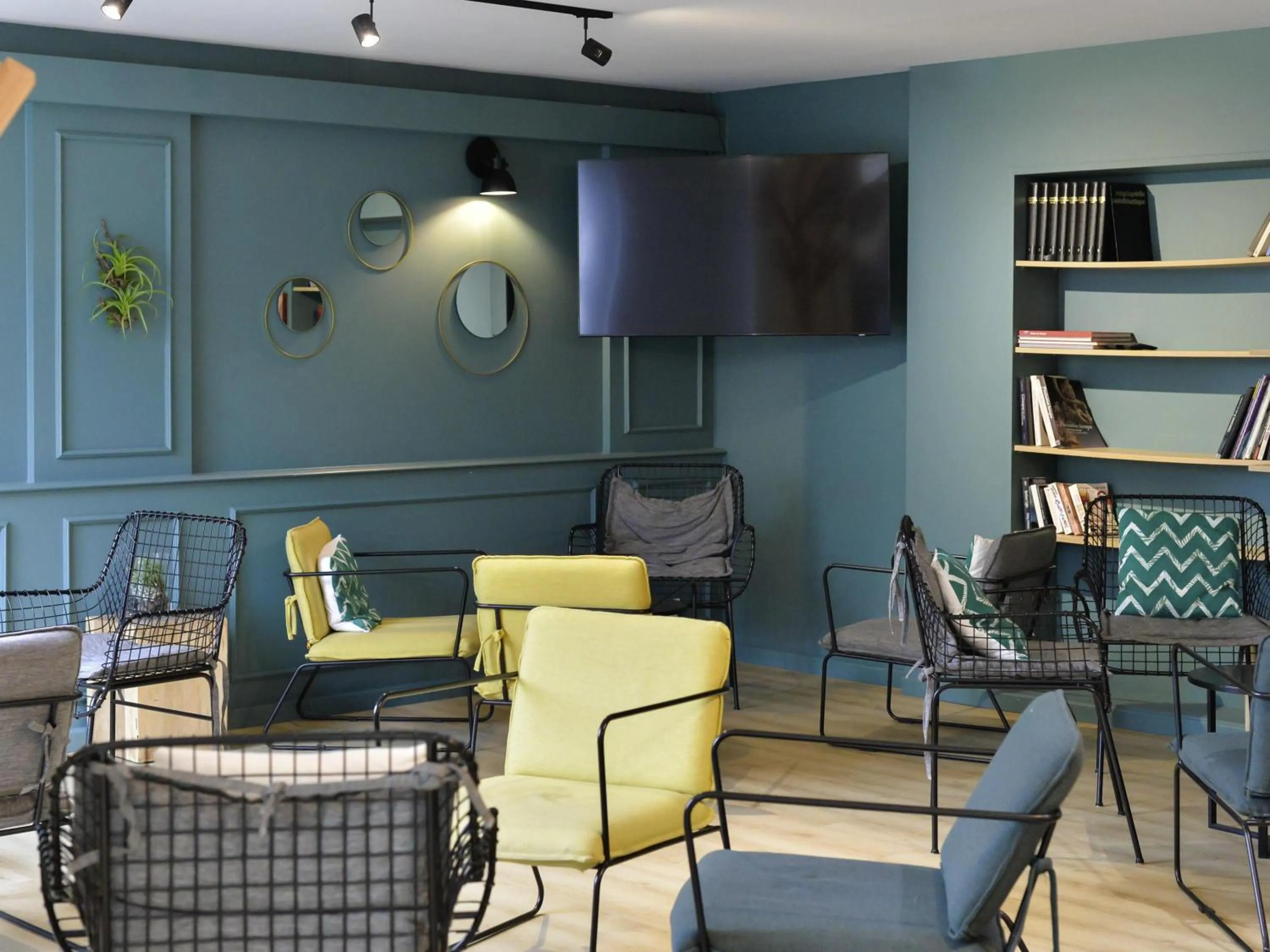 Lounge or bar in ibis Styles Lille Neuville en Ferrain