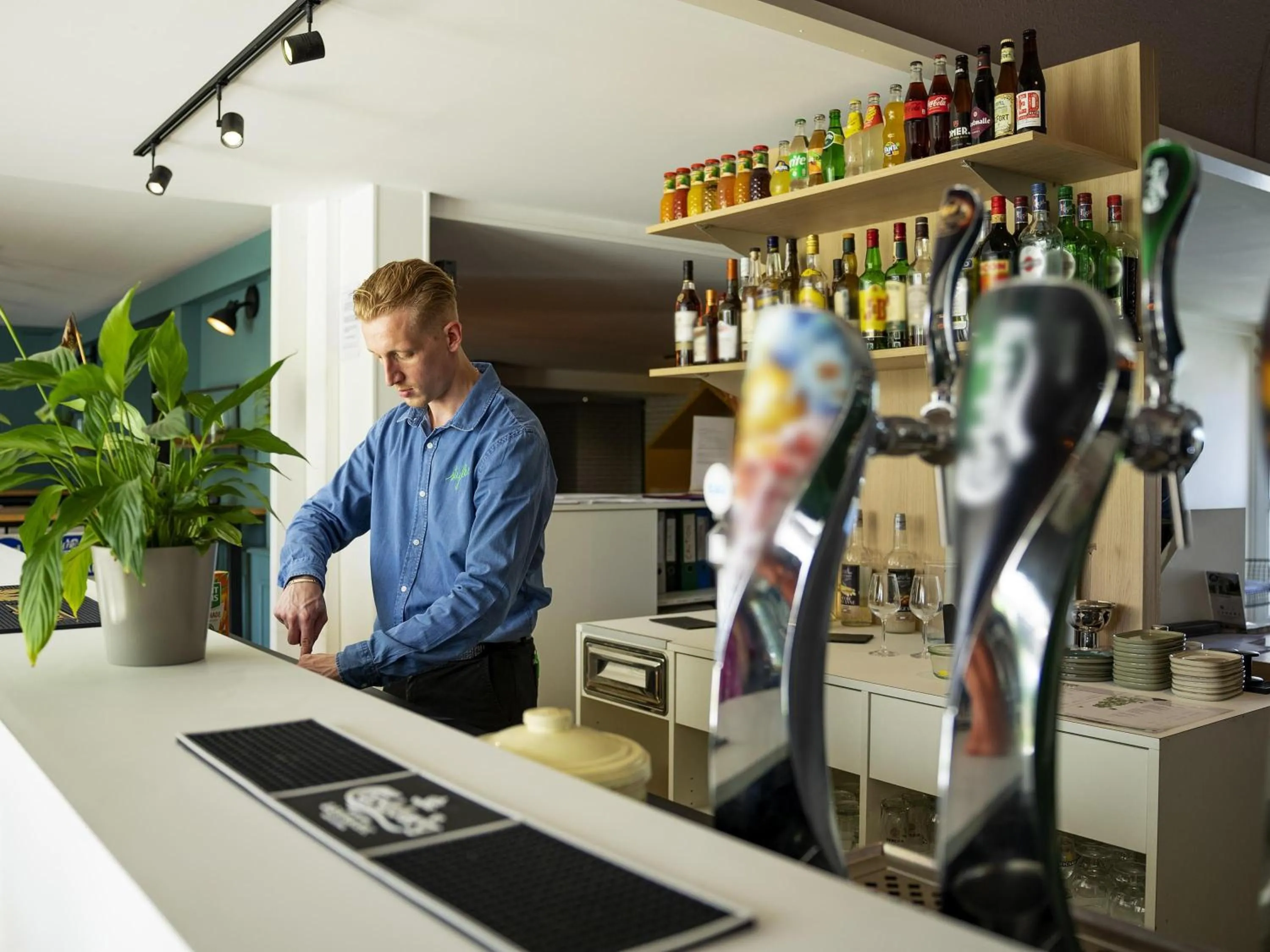 Lounge or bar in ibis Styles Lille Neuville en Ferrain