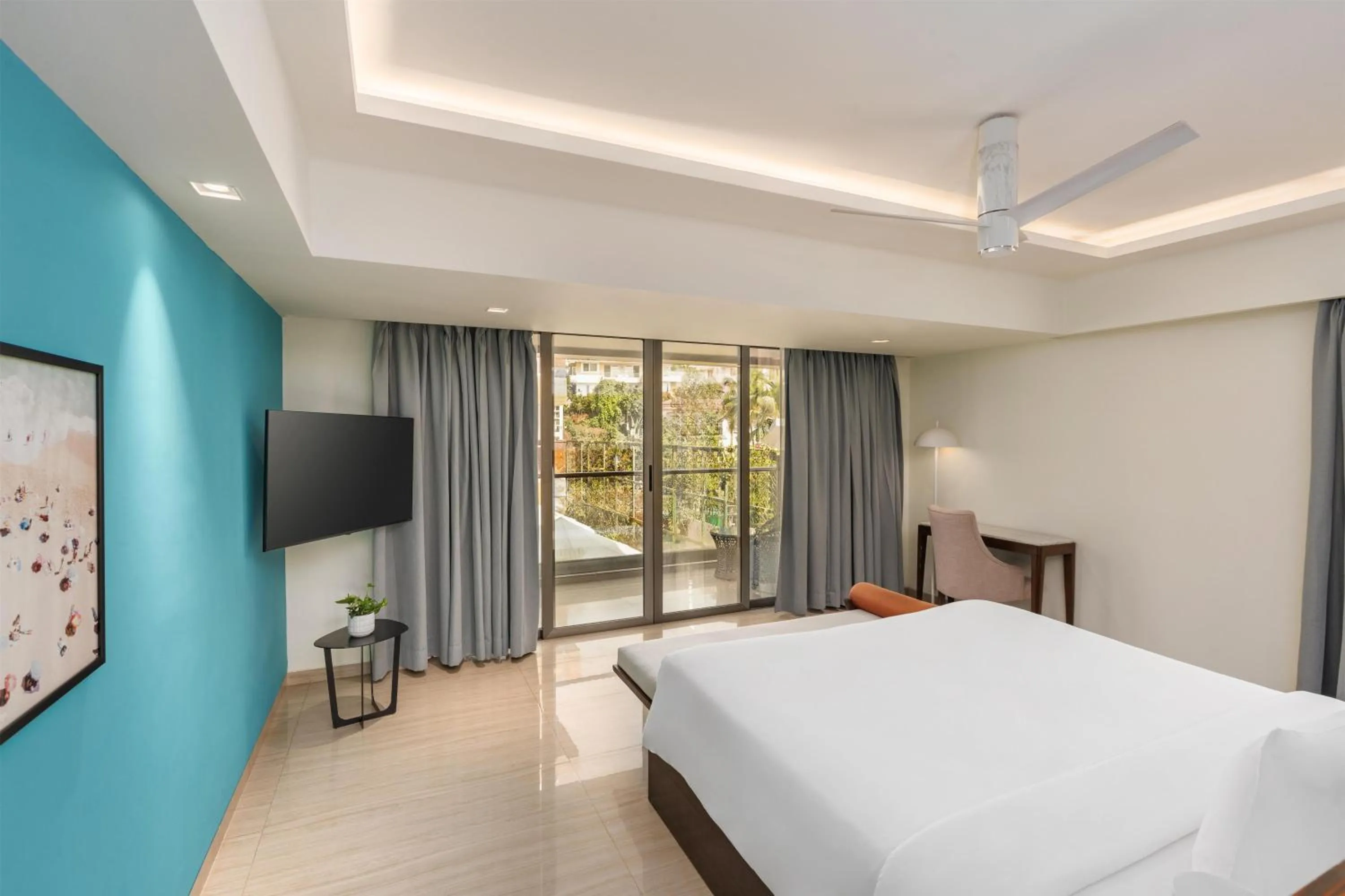 Photo of the whole room, Bed in Radisson Resort Goa Baga