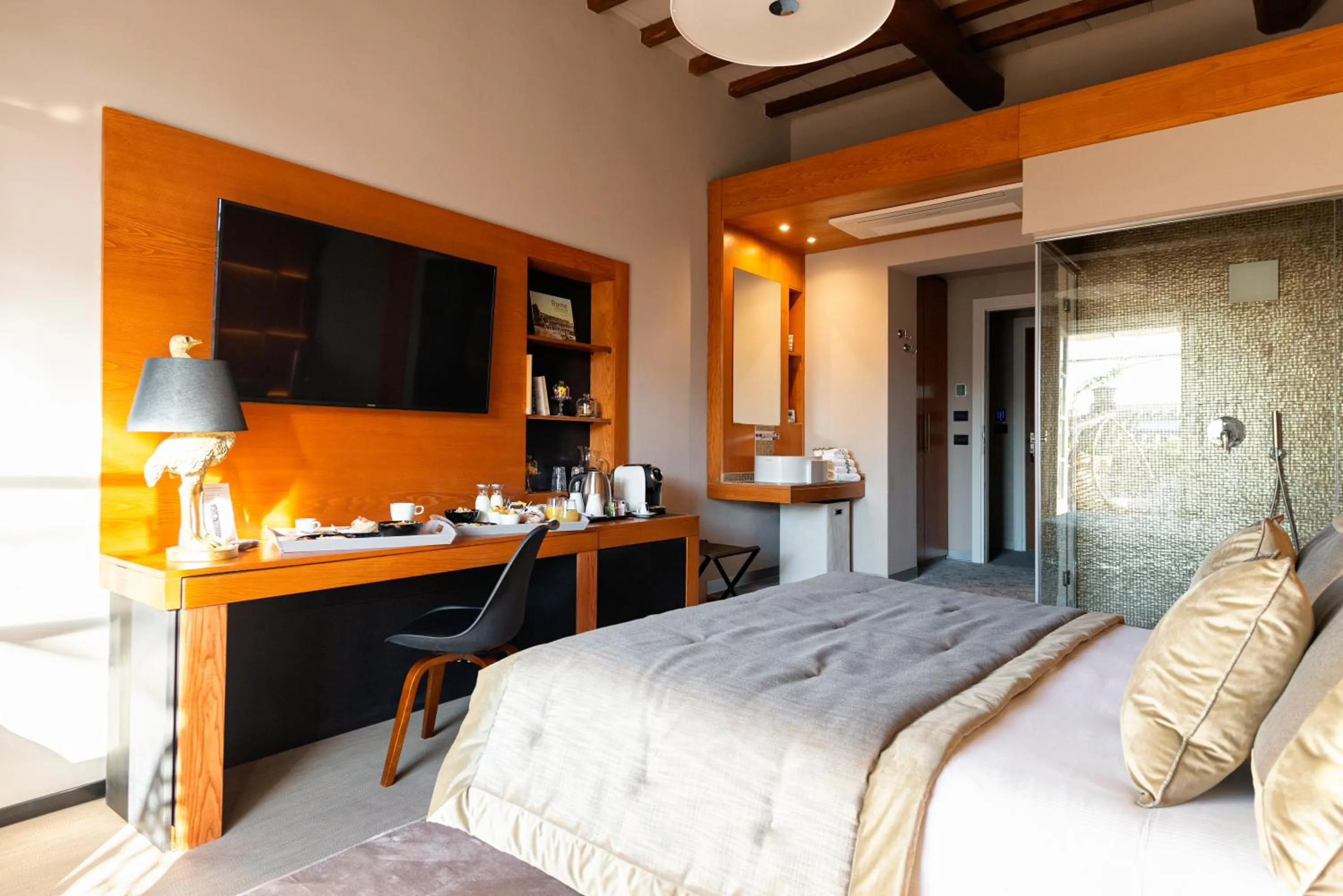 TV and multimedia, Bed in Ara di Marte Suites