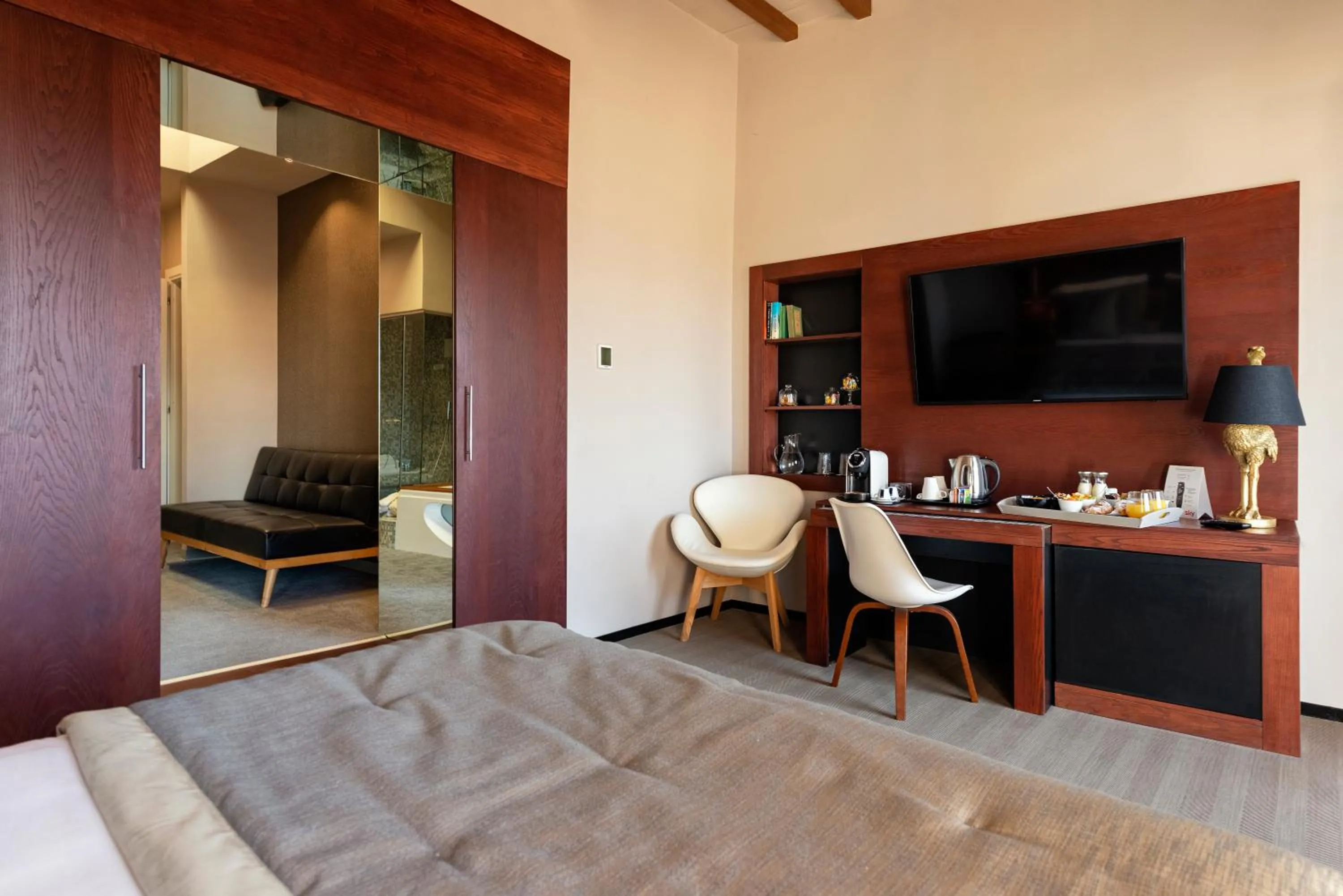 TV and multimedia, Bed in Ara di Marte Suites