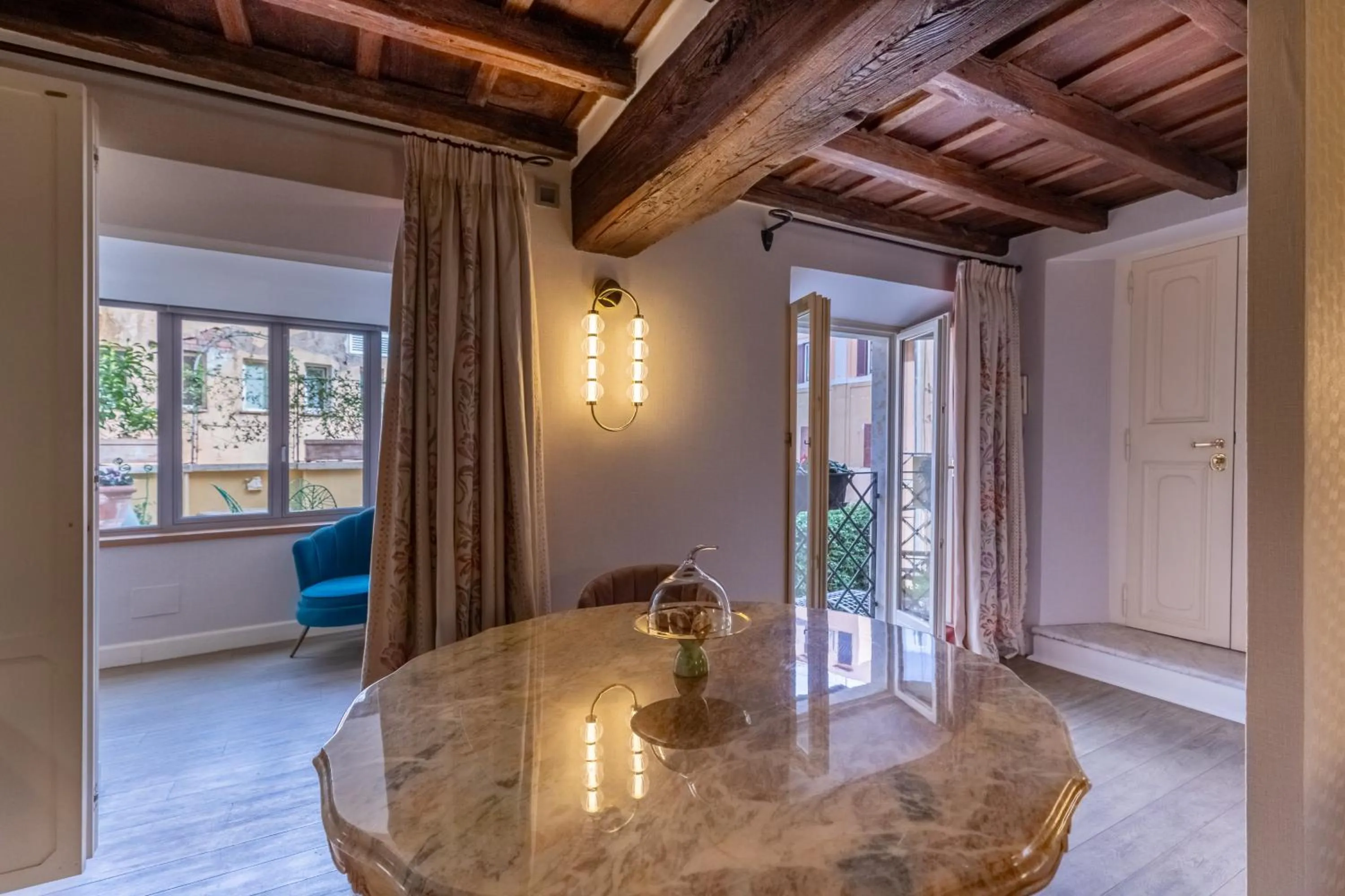 Seating area in Ara di Marte Suites