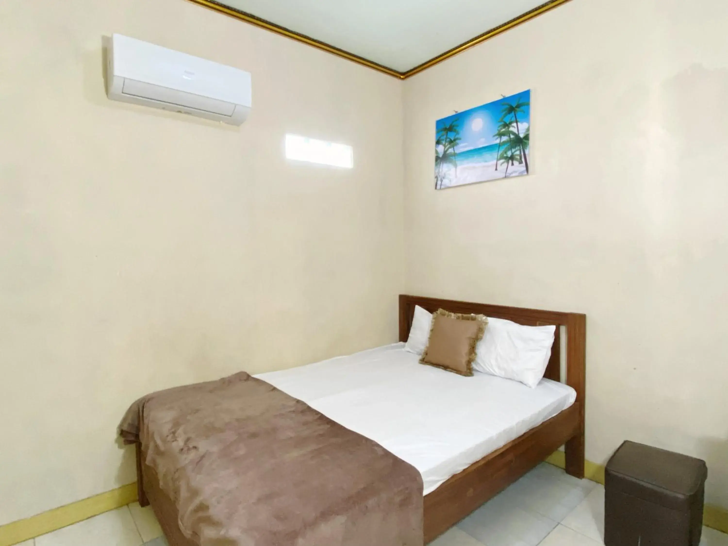 Standard Double Room in Central House Karimunjawa Mitra RedDoorz Standard Double Room in Central House Karimunjawa Mitra RedDoorz