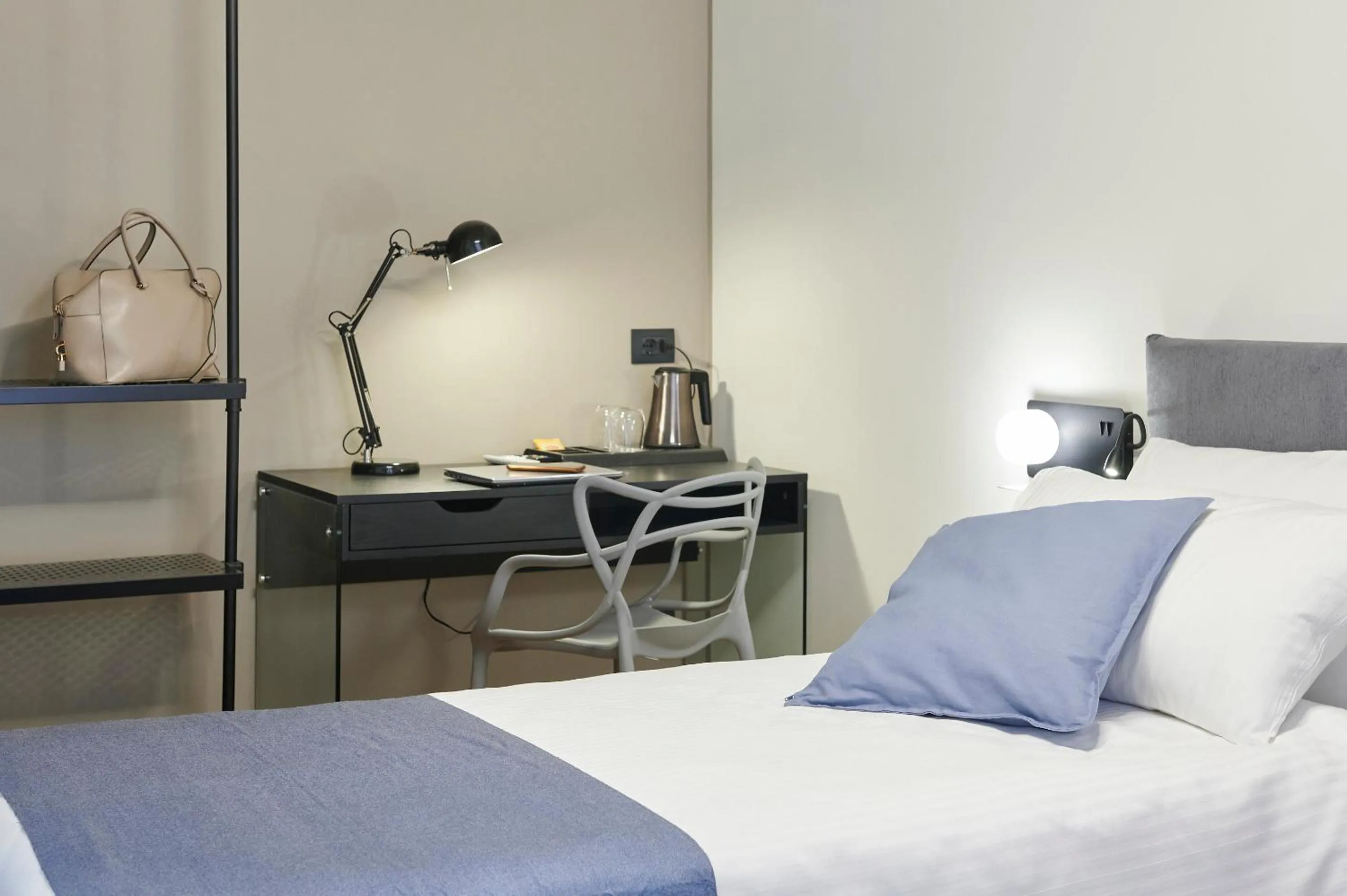 Seating area, Bed in STAR RIBBON