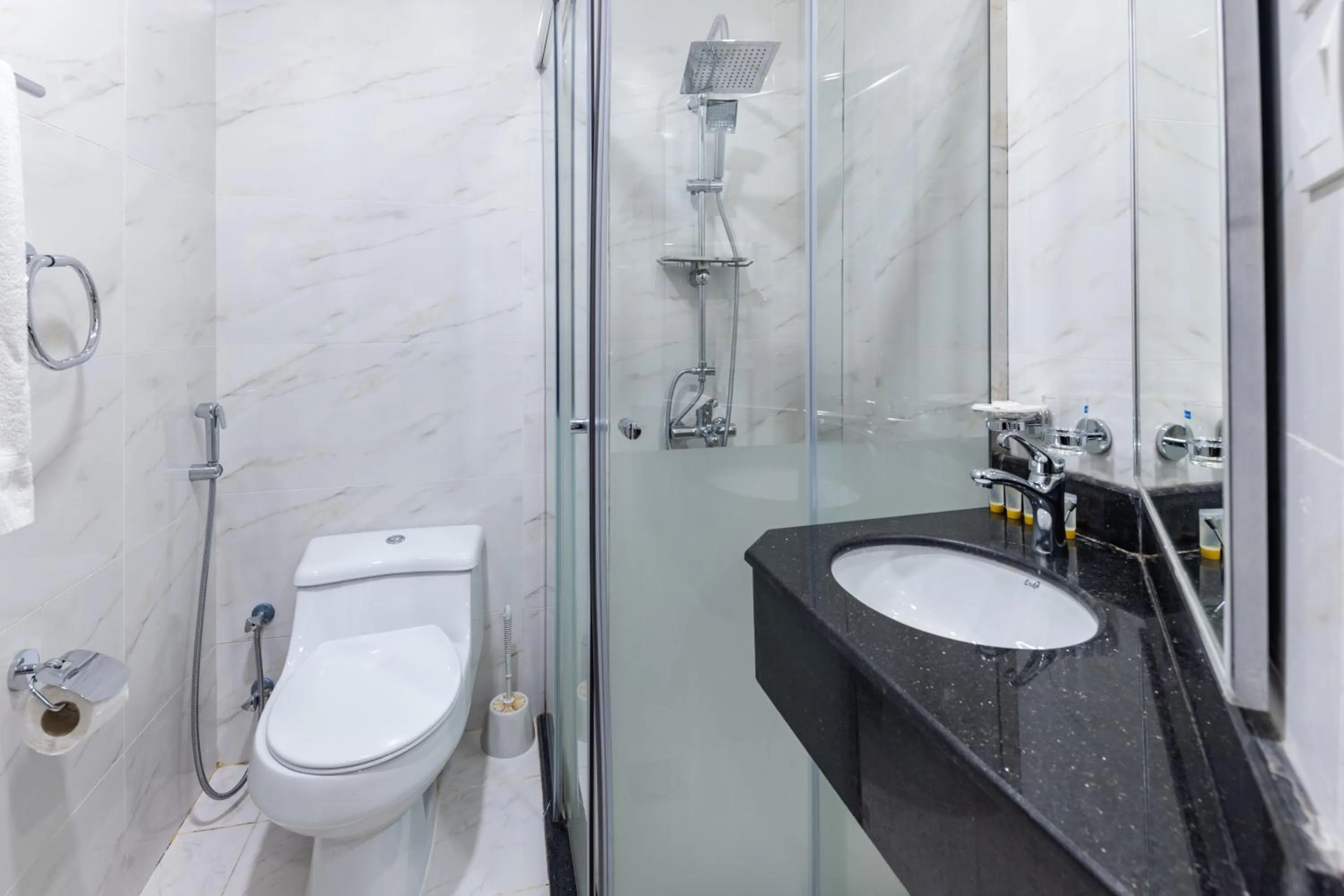 Shower in Snood Al Dana Hotel