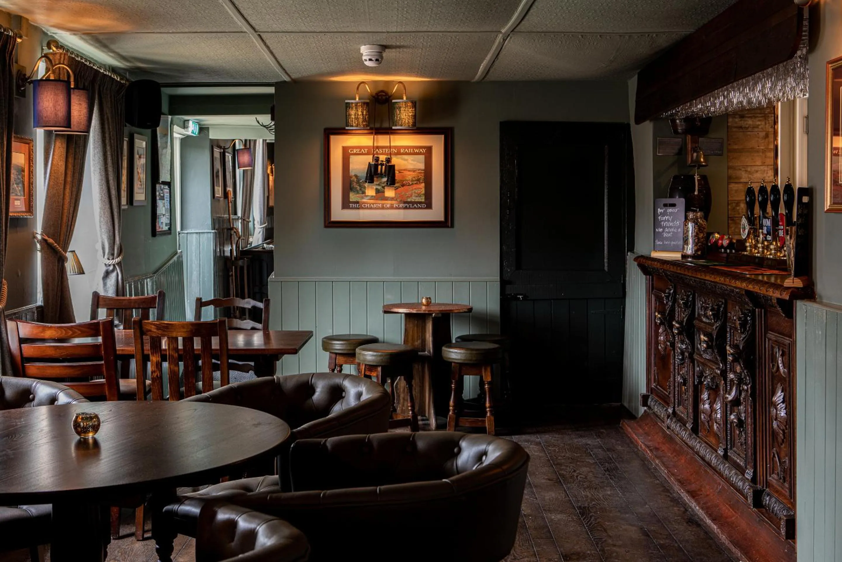 Lounge or bar in The Three Swallows Cley