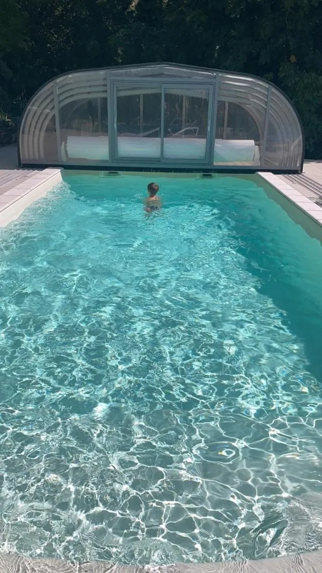 Pool view in Les Copains à Bord