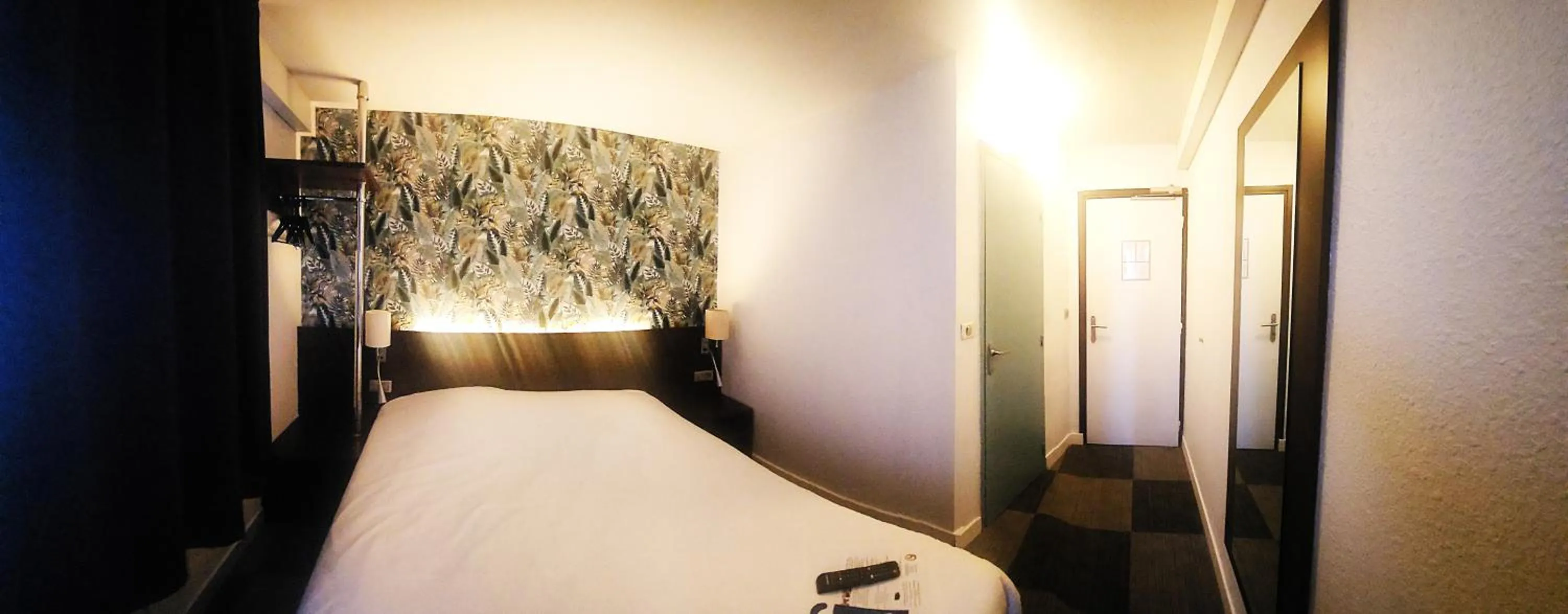 Bedroom, Bed in Hôtel Inn Design Resto Novo Langres