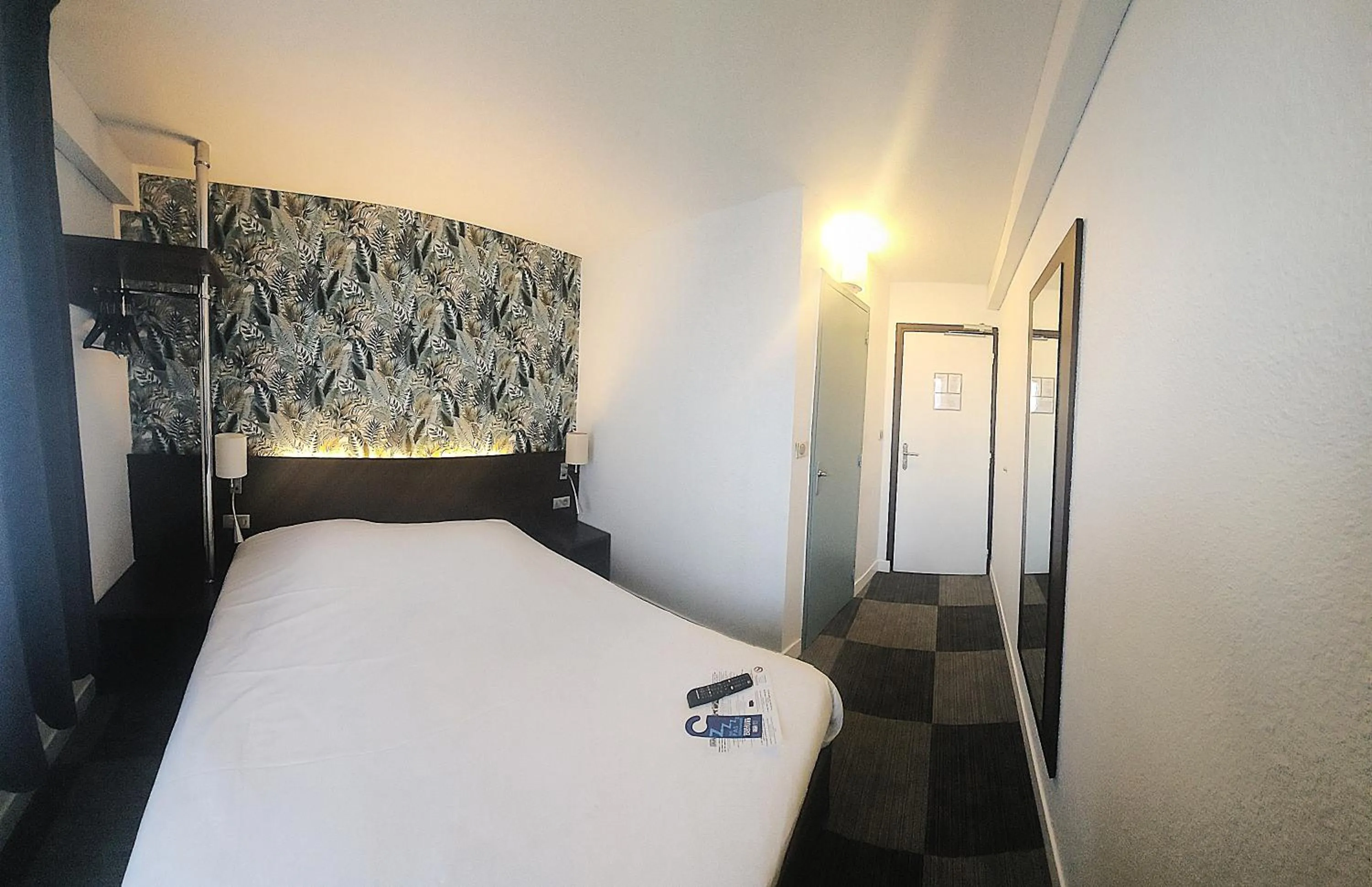 Bedroom, Bed in Hôtel Inn Design Resto Novo Langres