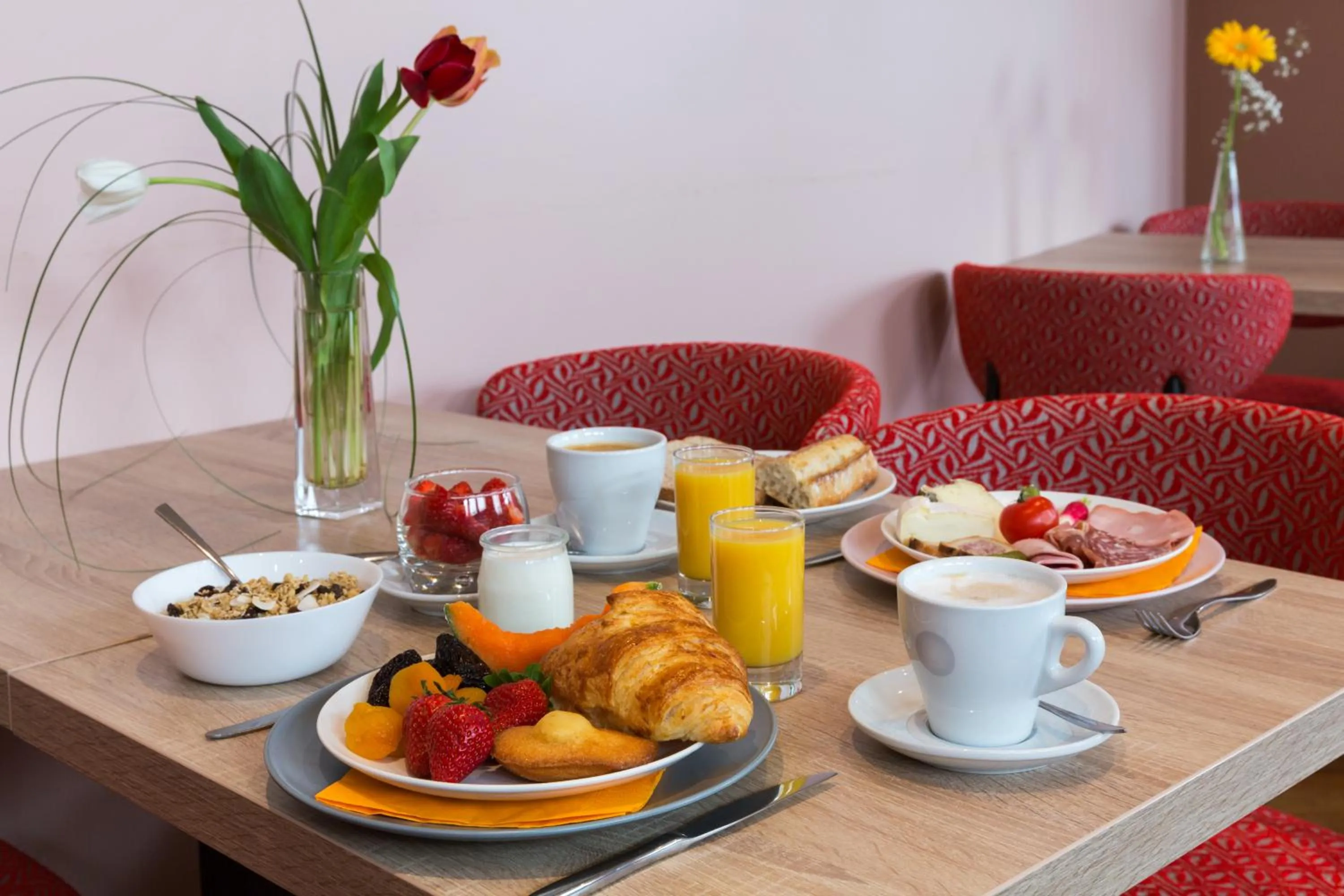 Buffet breakfast in The Originals Boutique, Hôtel Alizé, Évian-les-Bains