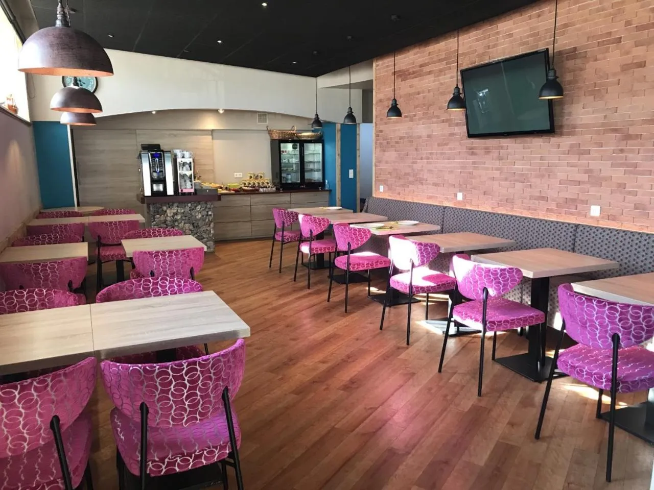 Breakfast in The Originals Boutique, Hôtel Alizé, Évian-les-Bains