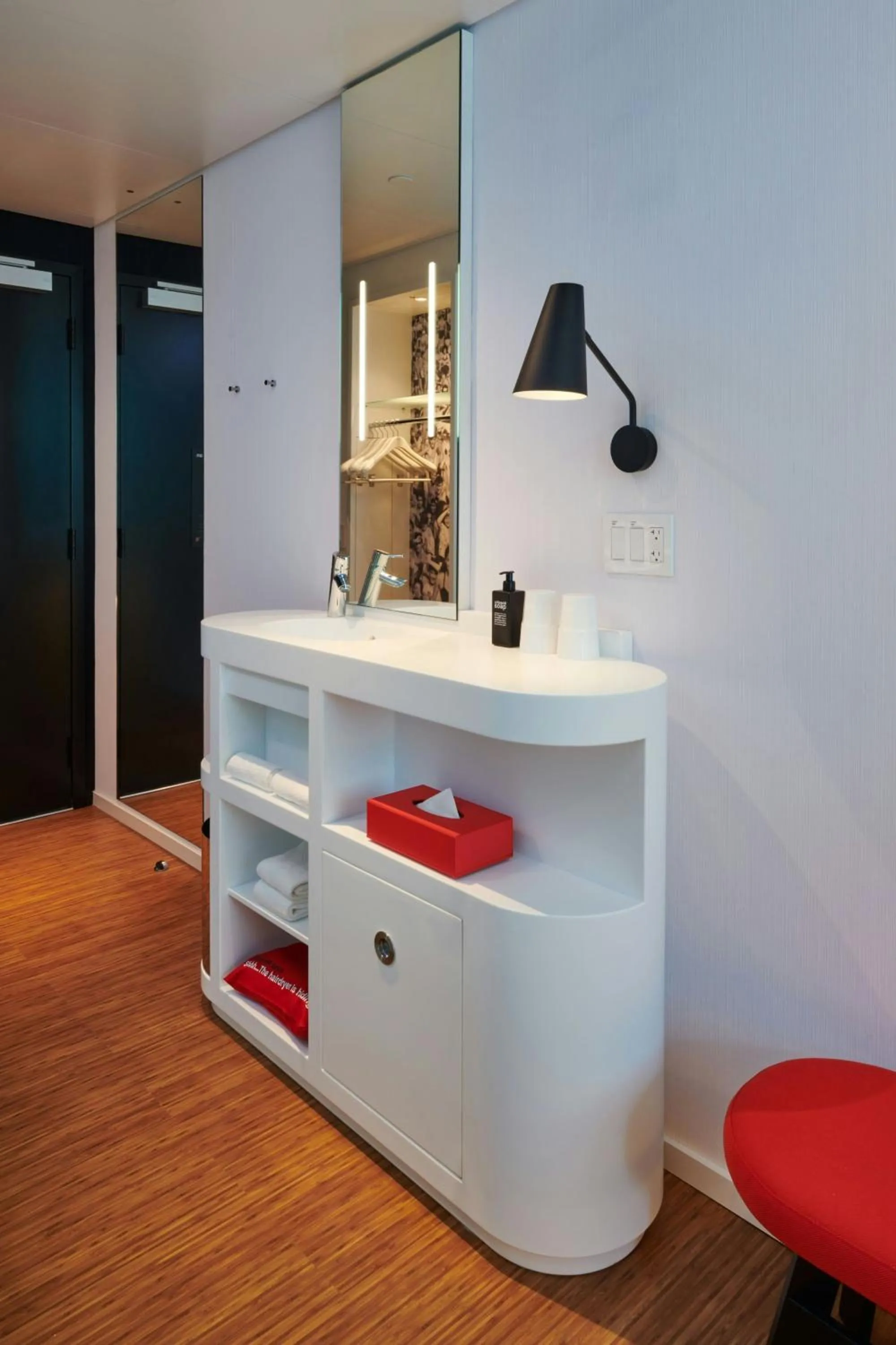 Bedroom in citizenM Washington DC NoMa