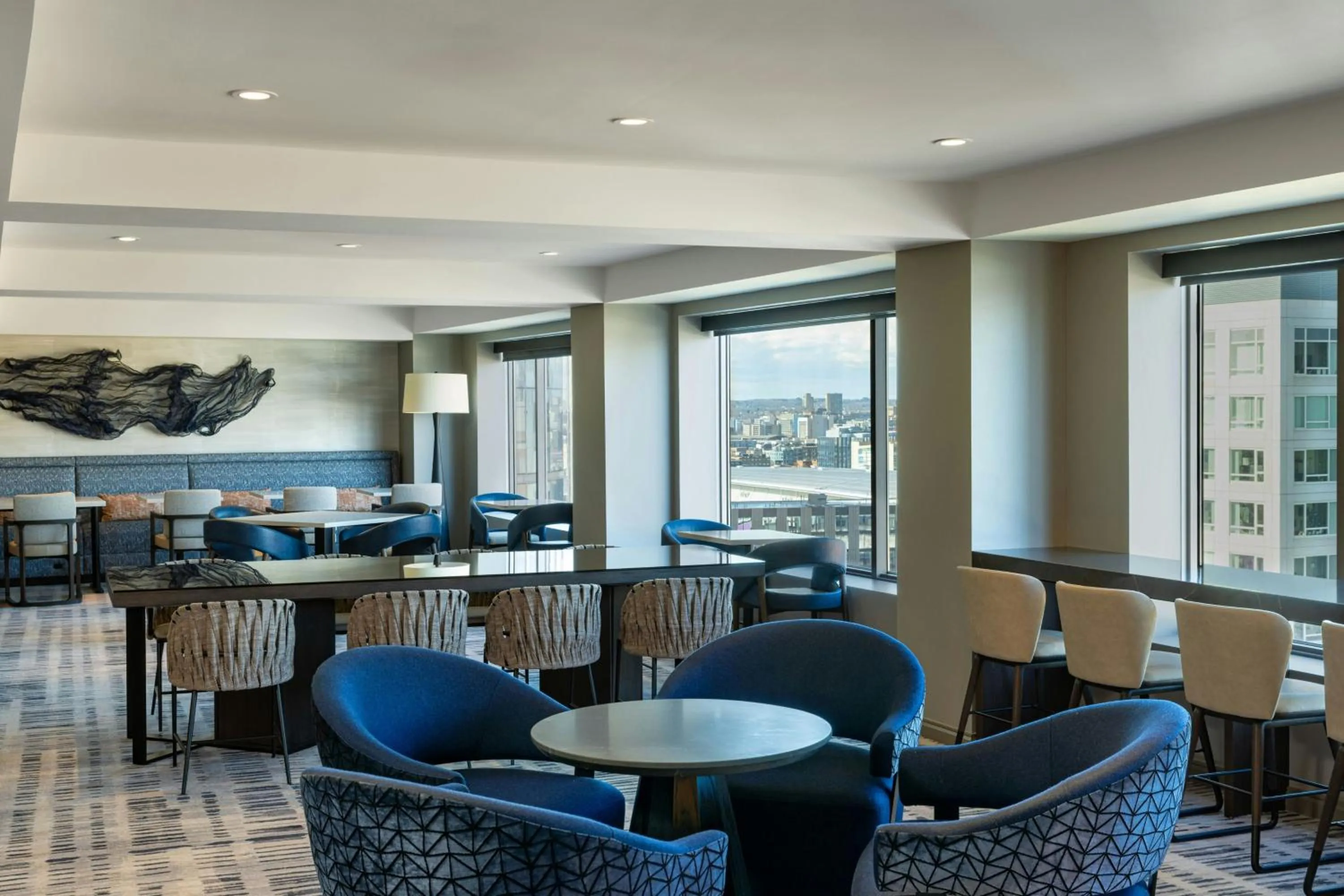 Lounge or bar in Renaissance Boston Seaport District