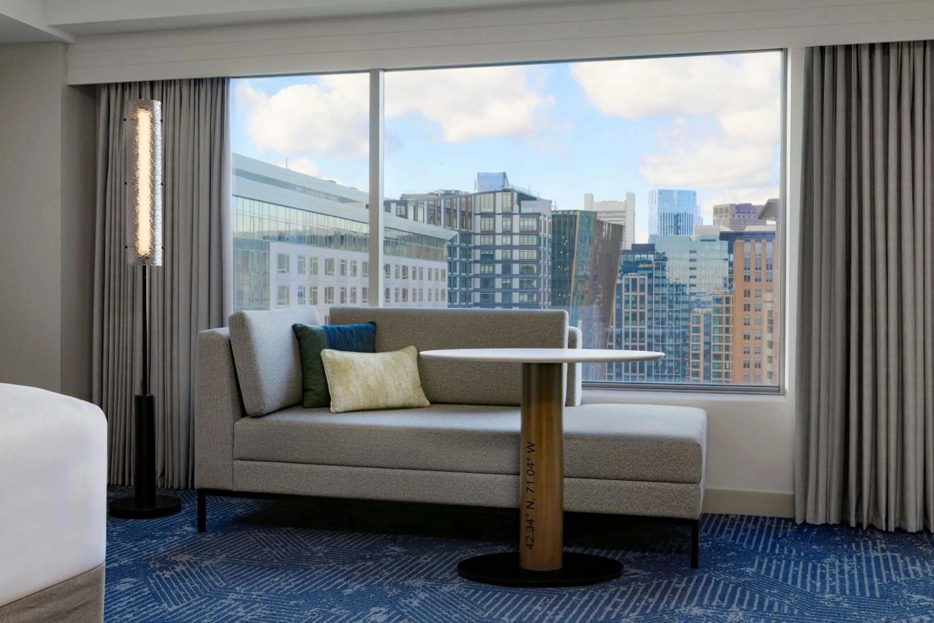 Lounge or bar, Bed in Renaissance Boston Seaport District