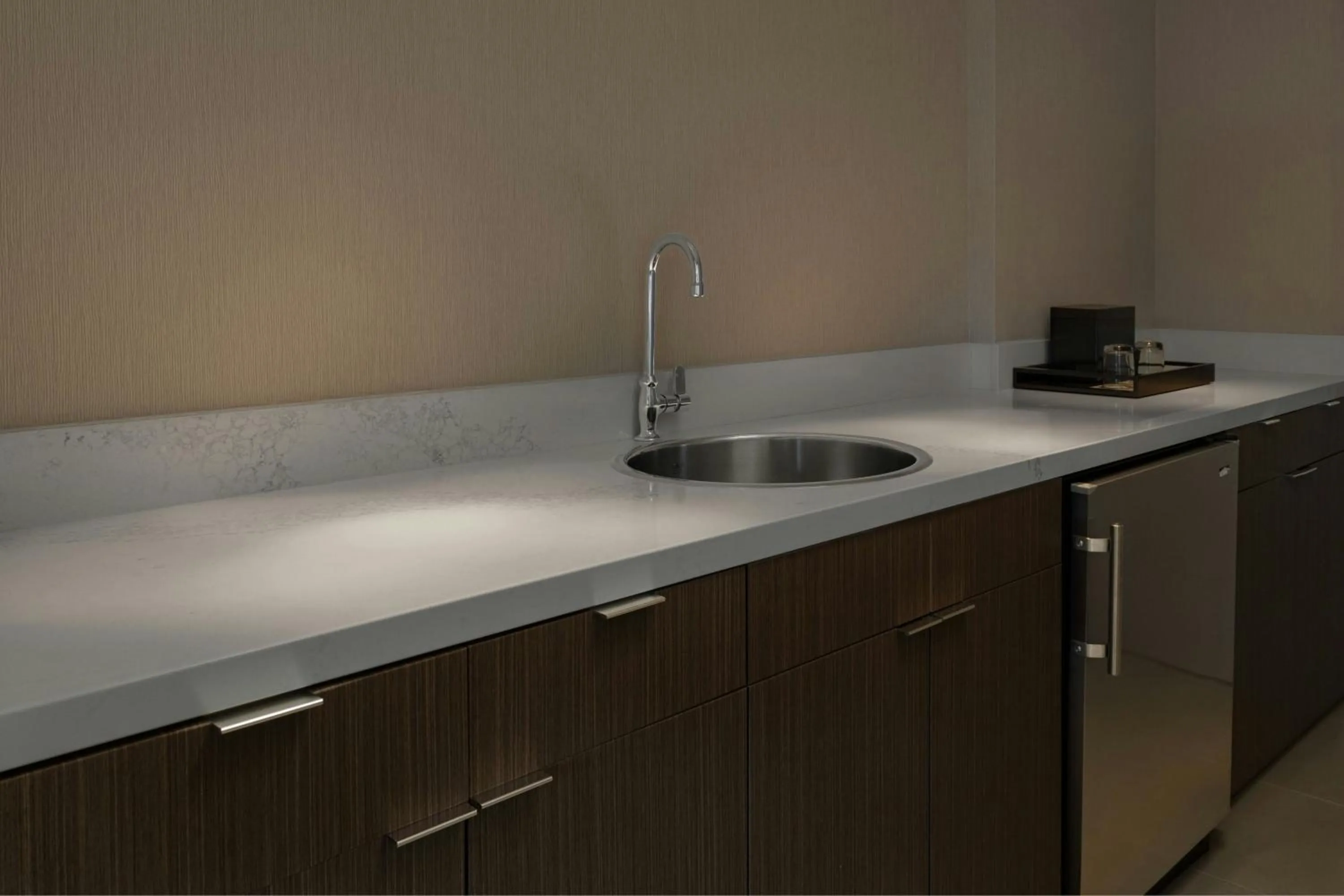 Lounge or bar in Renaissance Boston Seaport District