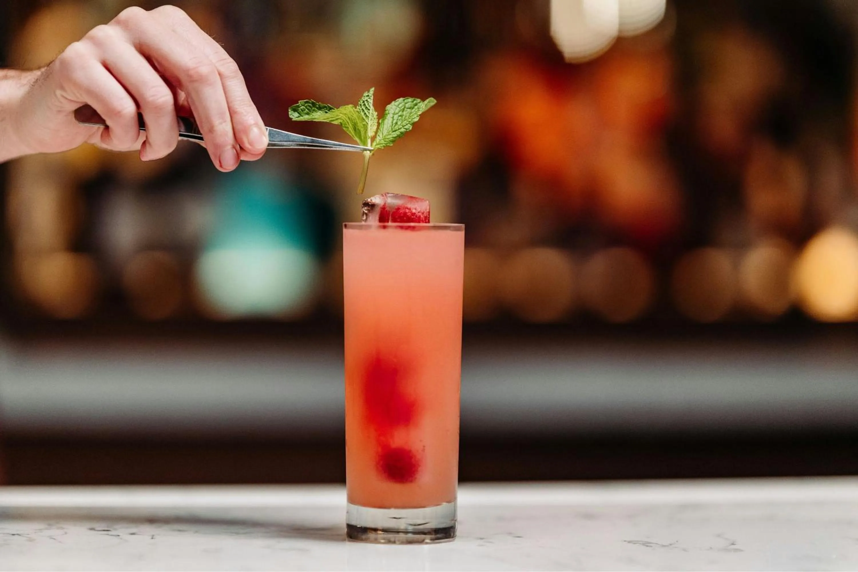 Lounge or bar in Renaissance Boston Seaport District