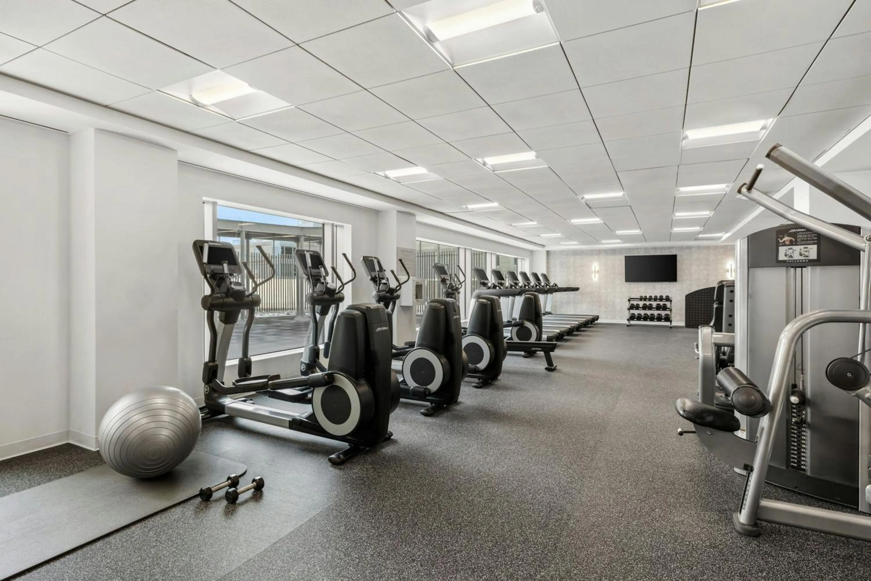 Fitness centre/facilities in Renaissance Boston Seaport District