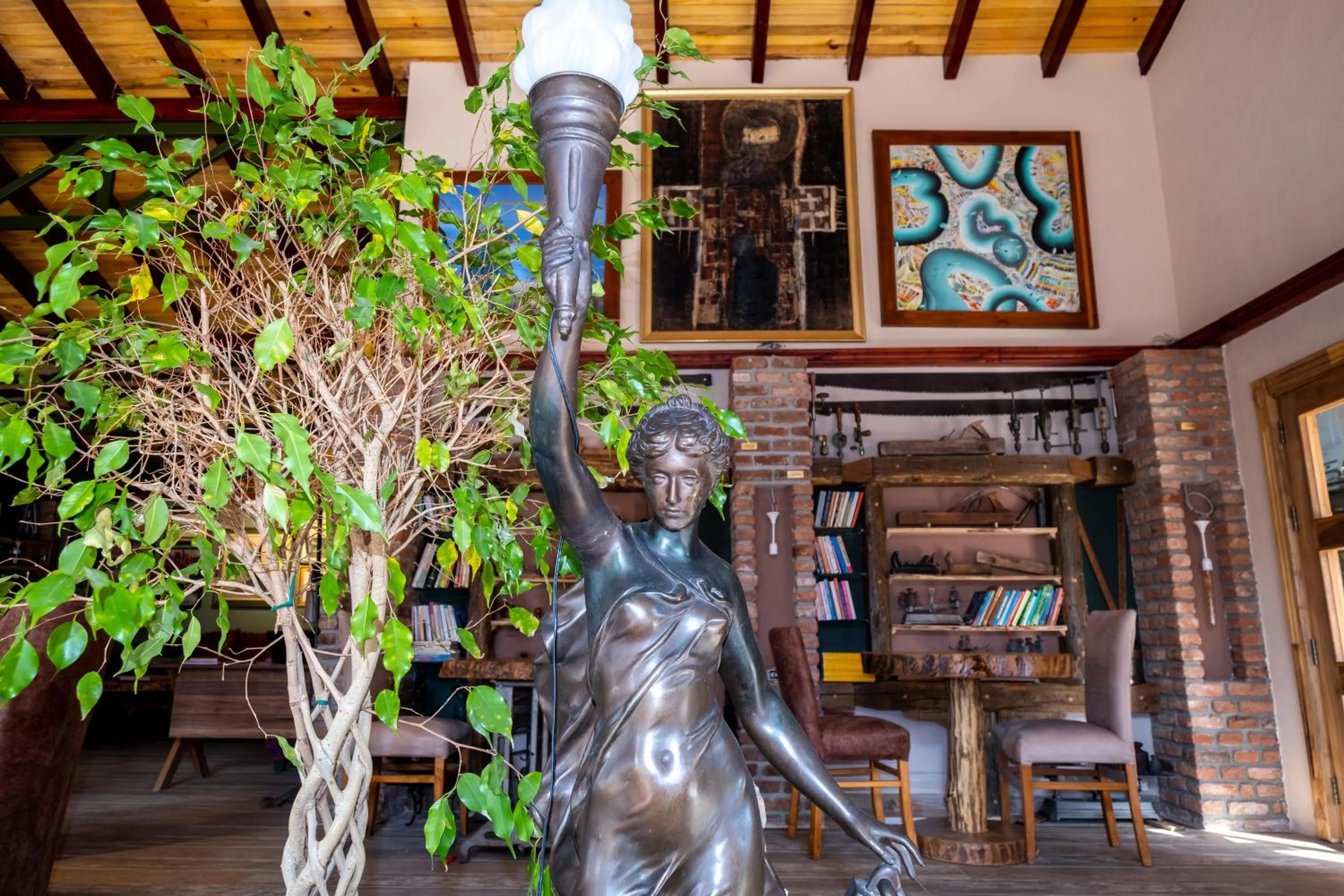 Lounge or bar in The Canyon Kartepe and Restoran