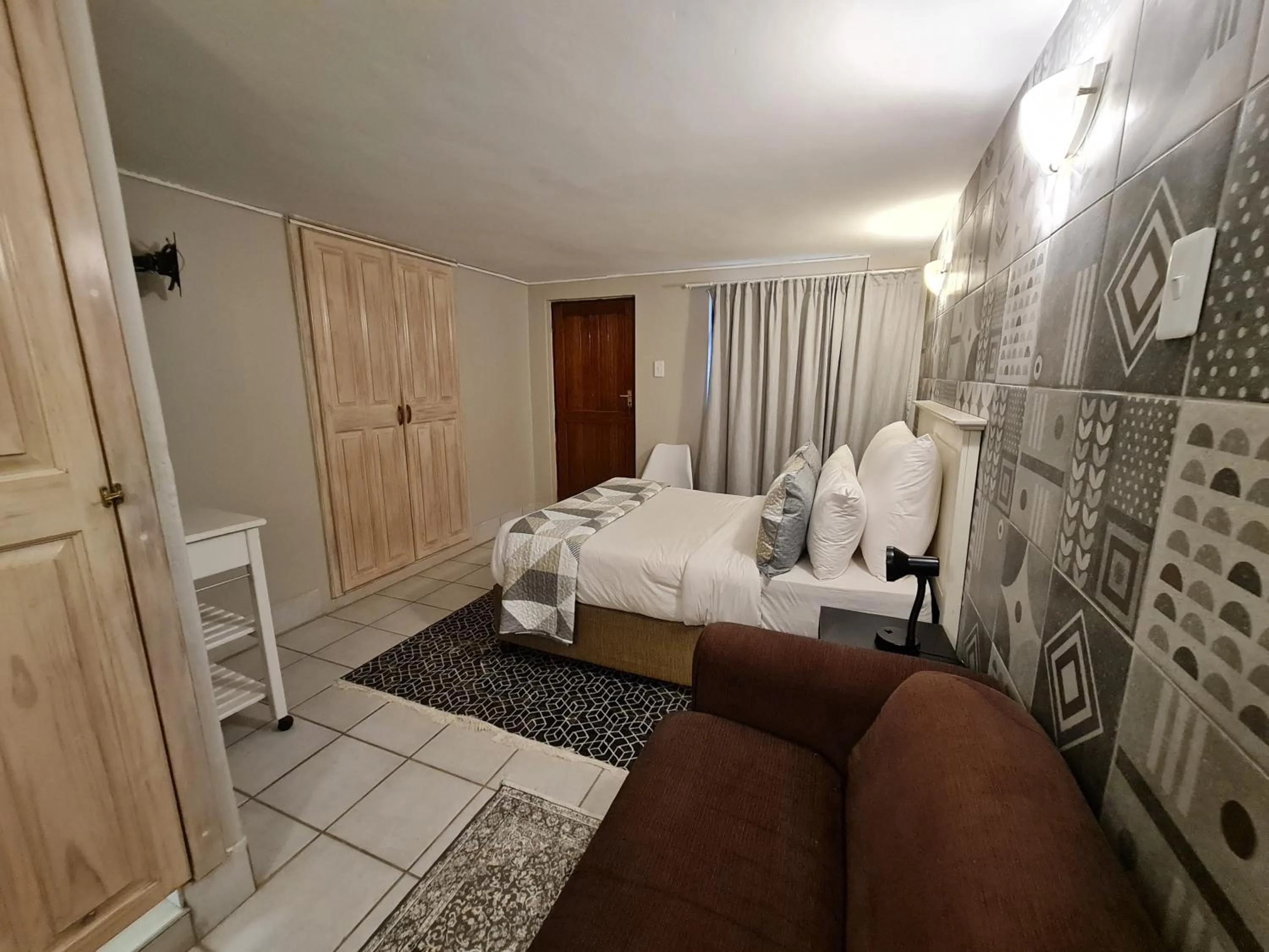 Photo of the whole room, Bed in THE THATCH HIDE