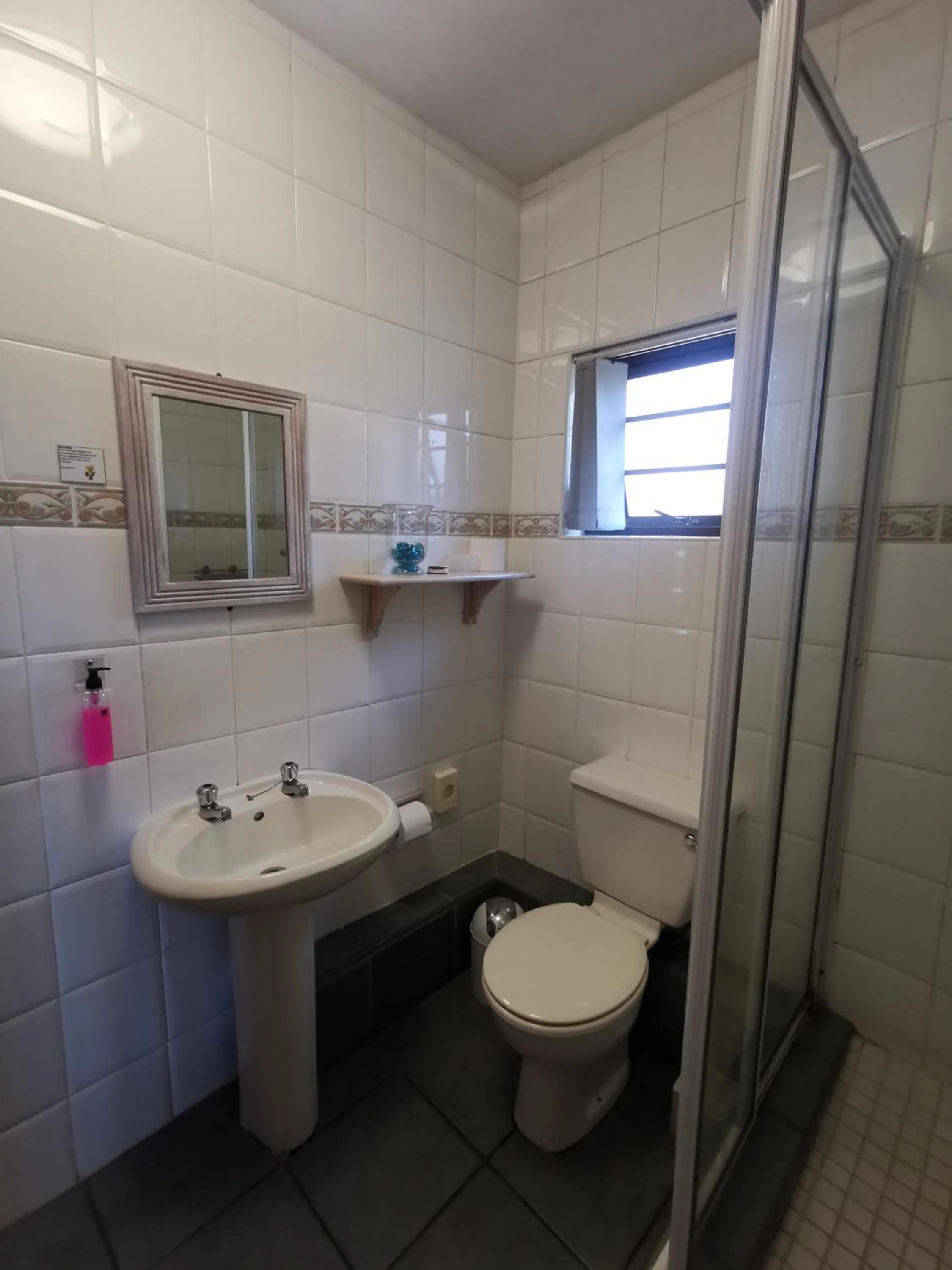 Bathroom in THE THATCH HIDE