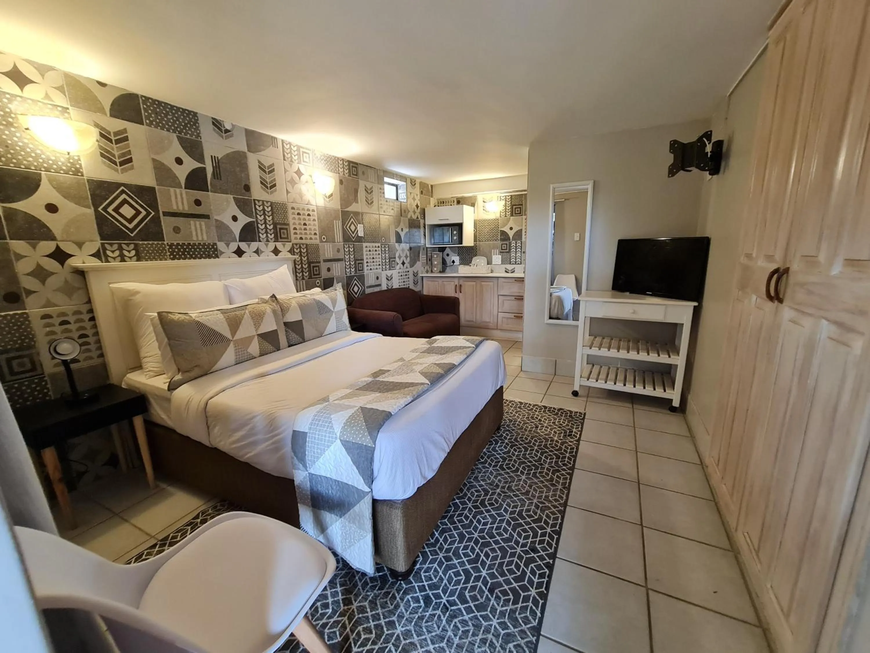 Bedroom, Bed in THE THATCH HIDE
