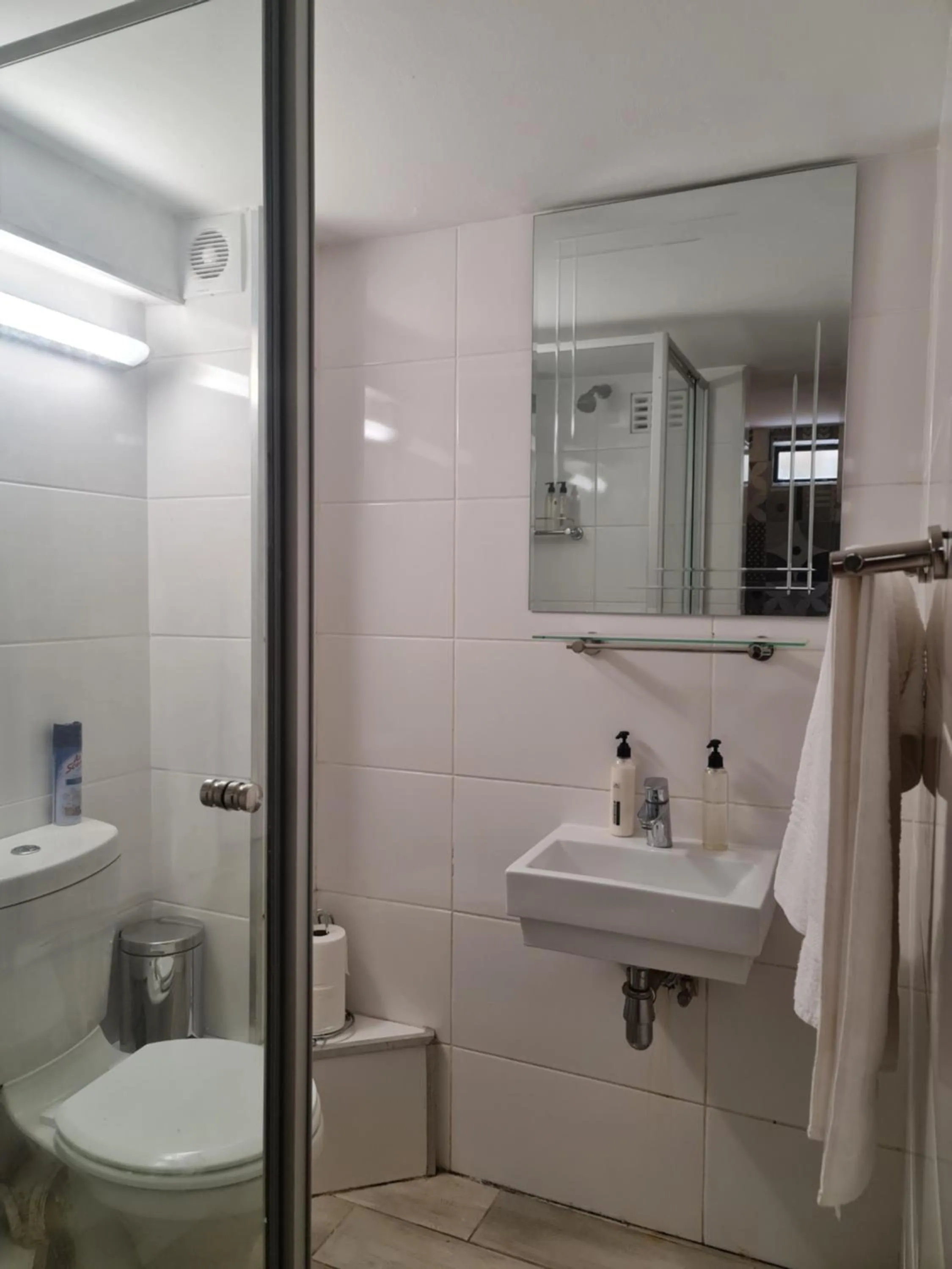 Bathroom in THE THATCH HIDE